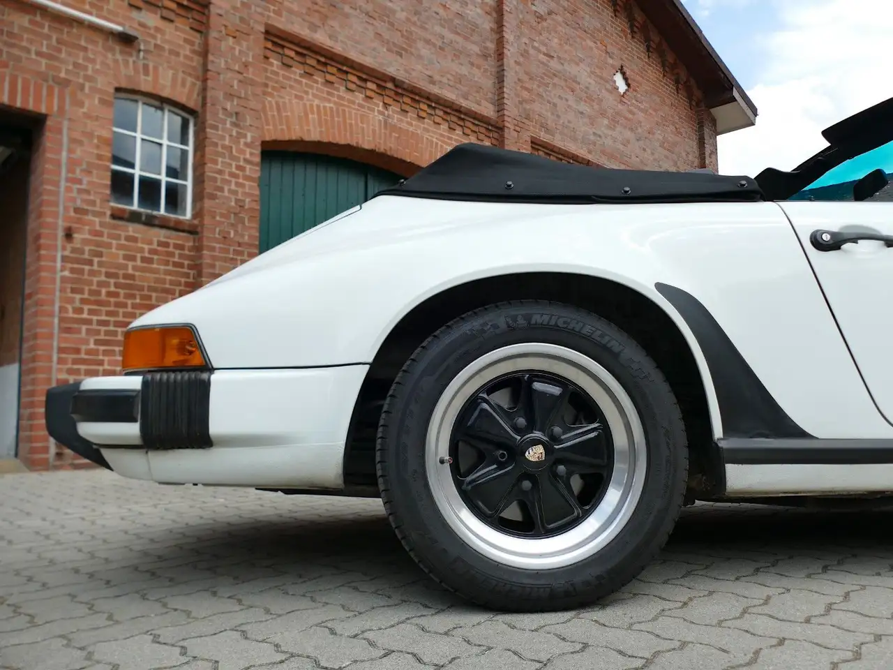 Porsche 911 3,2 Carrera Cabriolet in grandprix weiß, foto 4