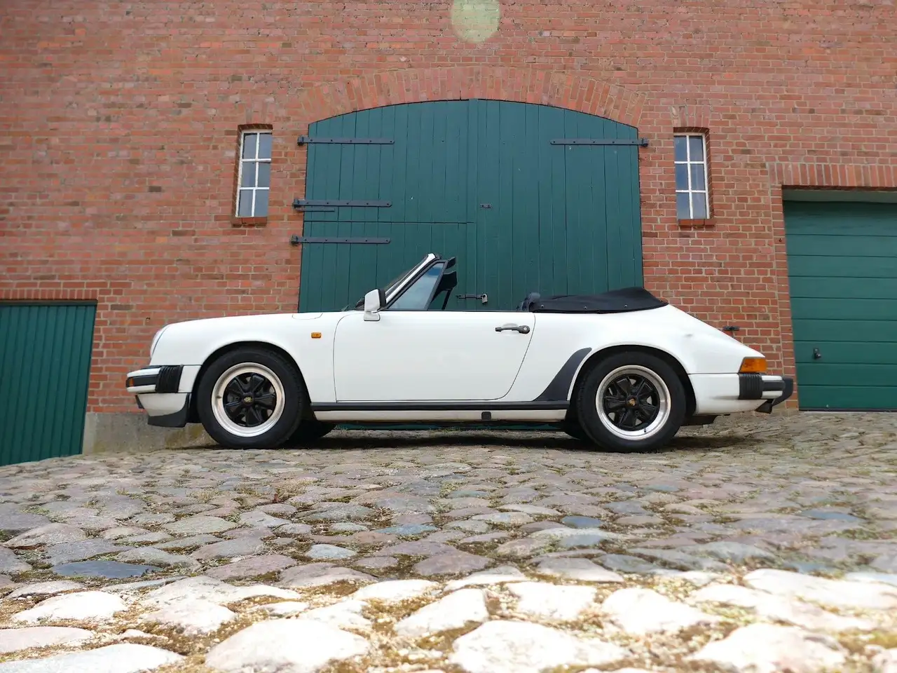 Porsche 911 3,2 Carrera Cabriolet in grandprix weiß, foto 3