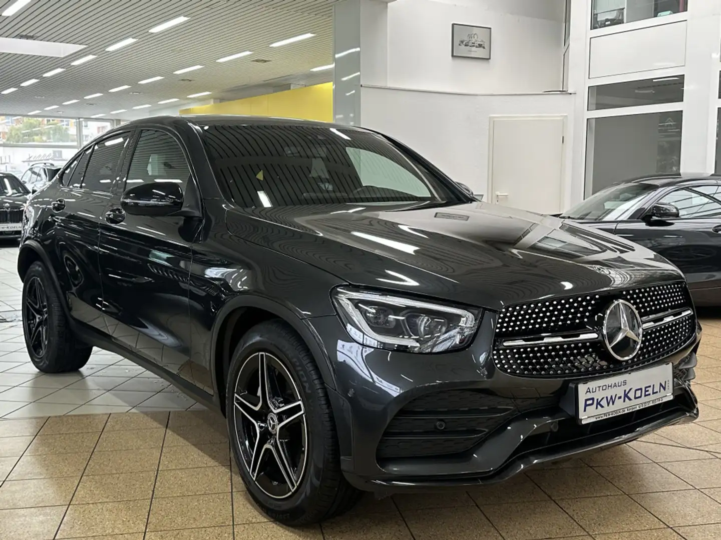 Mercedes-Benz GLC 300 d 4M AMG-LiNE*NiGHT*LED*NAVi*ToTW*KAMERA Grau - 2