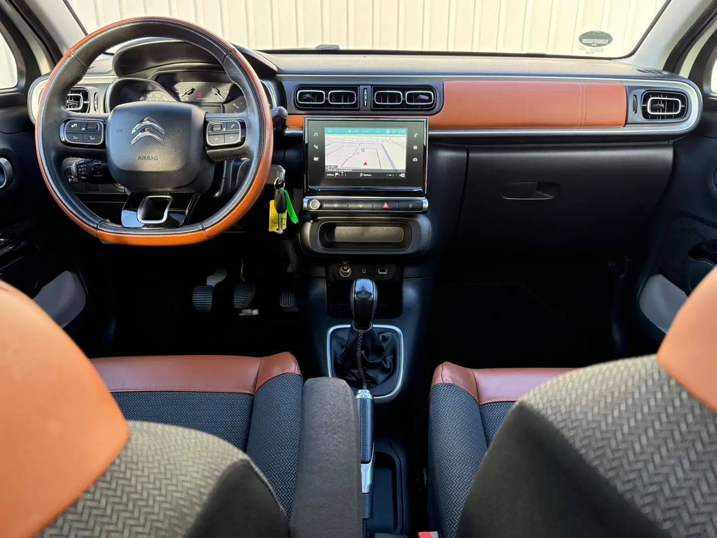 Citroen C3 1.2 PureTech Shine 2e Eigenaar,Trekhaak,Pano,Apple Weiß - 2