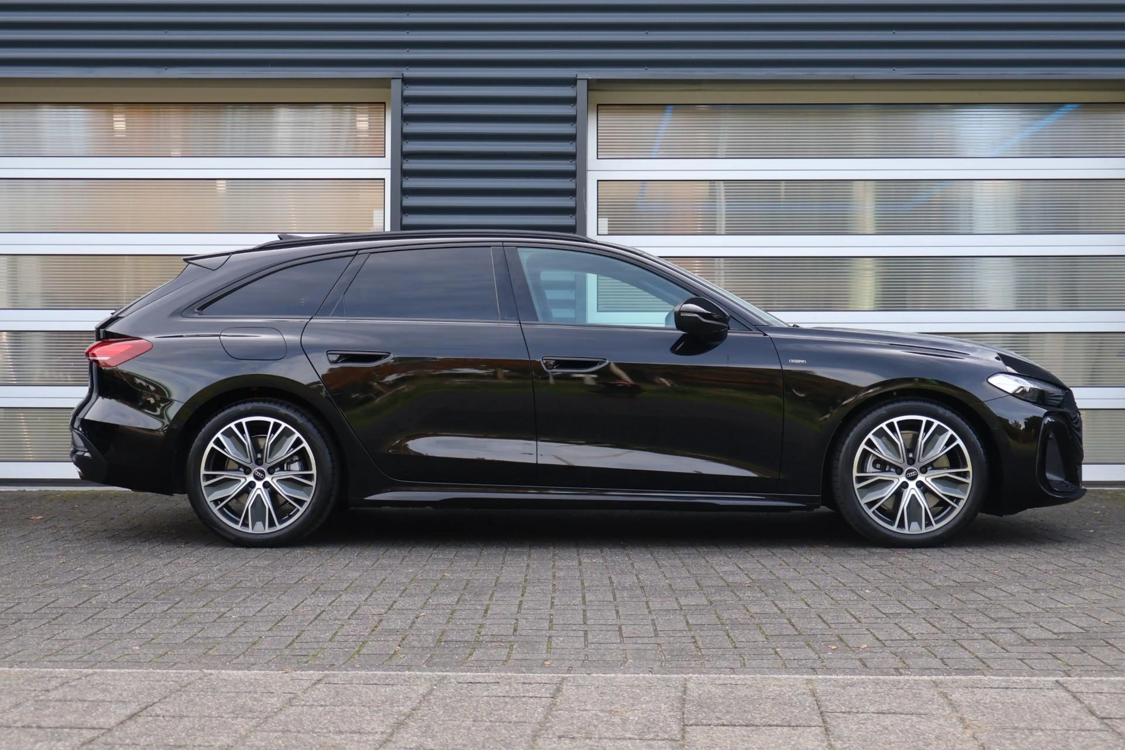 Audi A5 Avant 2.0 e-hybrid 299pk quattro S edition | Trekh — photo 3