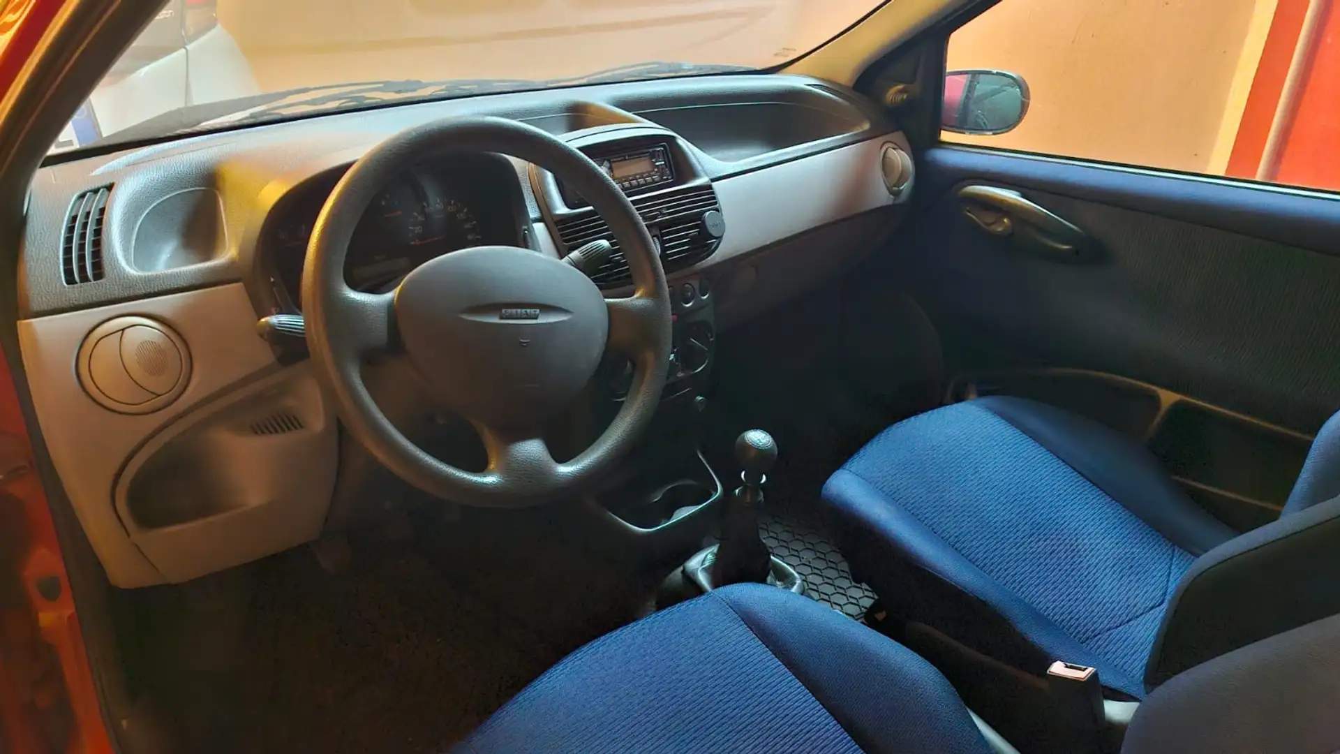 Fiat Punto 1.2i CAT 3P ELX Rojo - 2