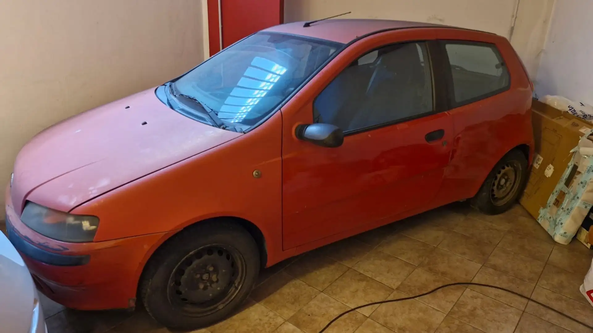 Fiat Punto 1.2i CAT 3P ELX Rojo - 1
