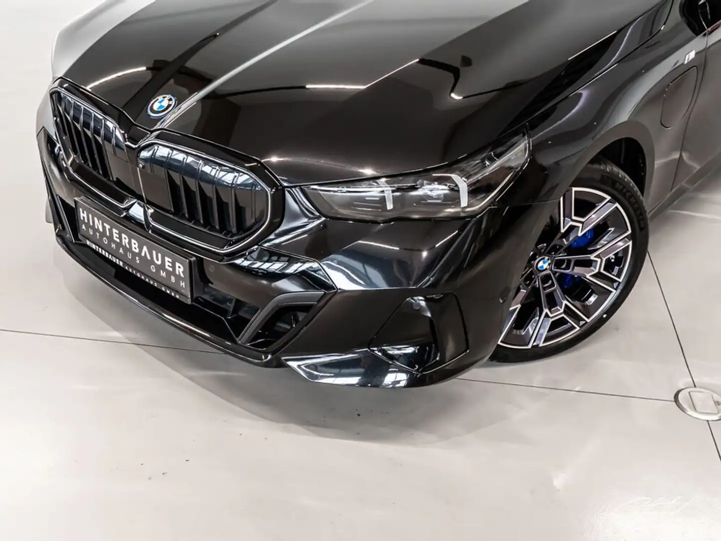 BMW 550 e xDrive M-SPORT*AHK*BW*LED*ICONIC-GLOW*HEADUP Schwarz - 2