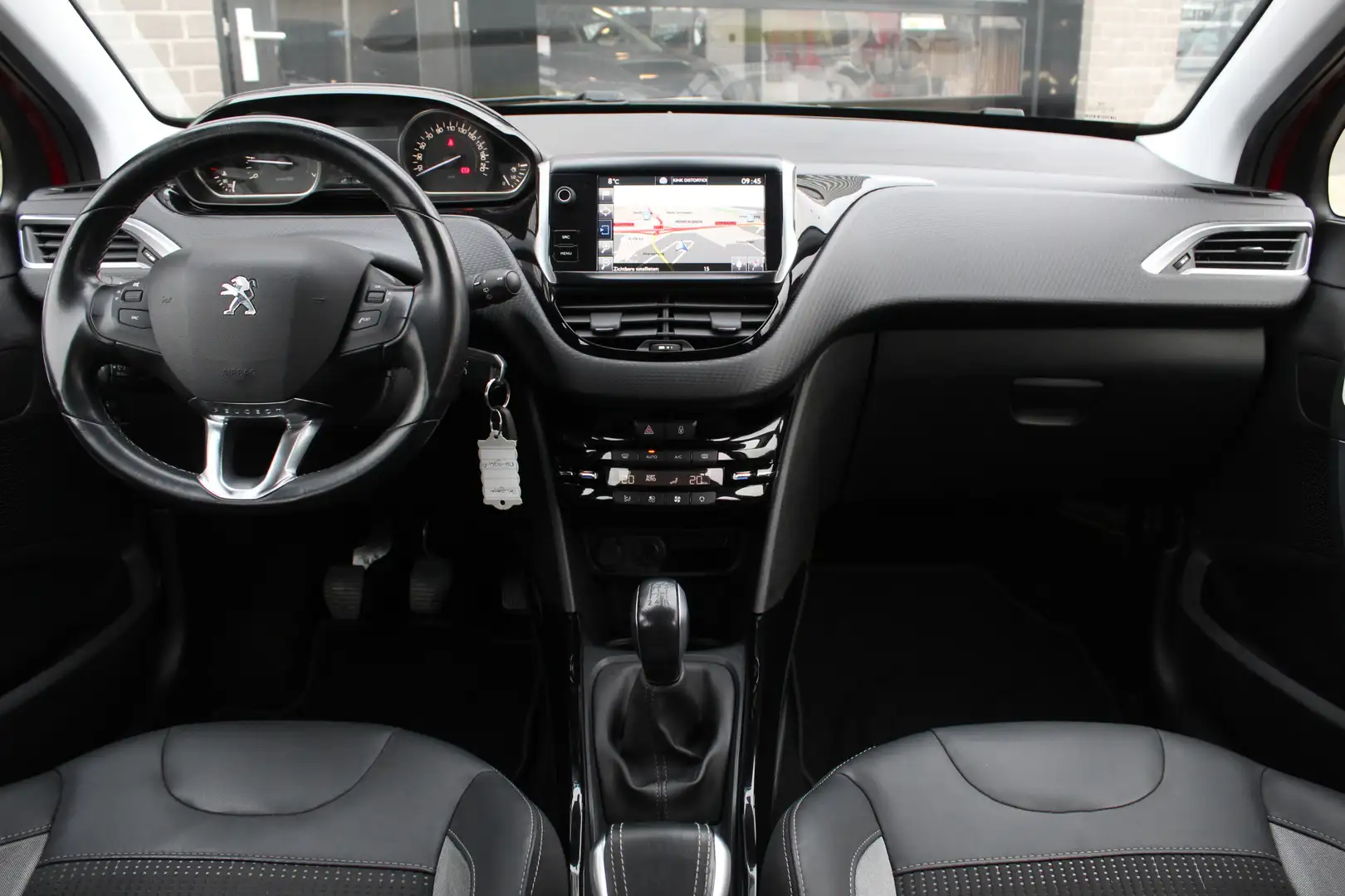 Peugeot 2008 1.2 PureTech Allure / Carplay / Clima / PDC / N.A. Czerwony - 2