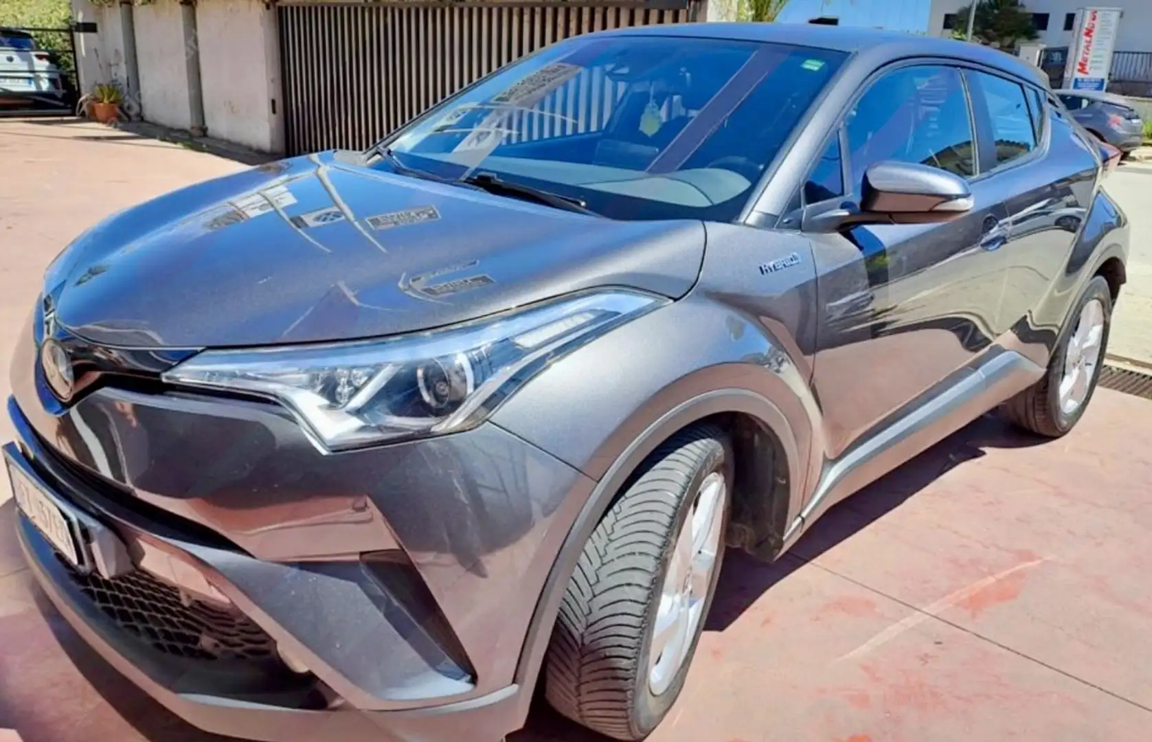 Toyota C-HR 1.8h Business 2wd e-cvt Grigio - 2