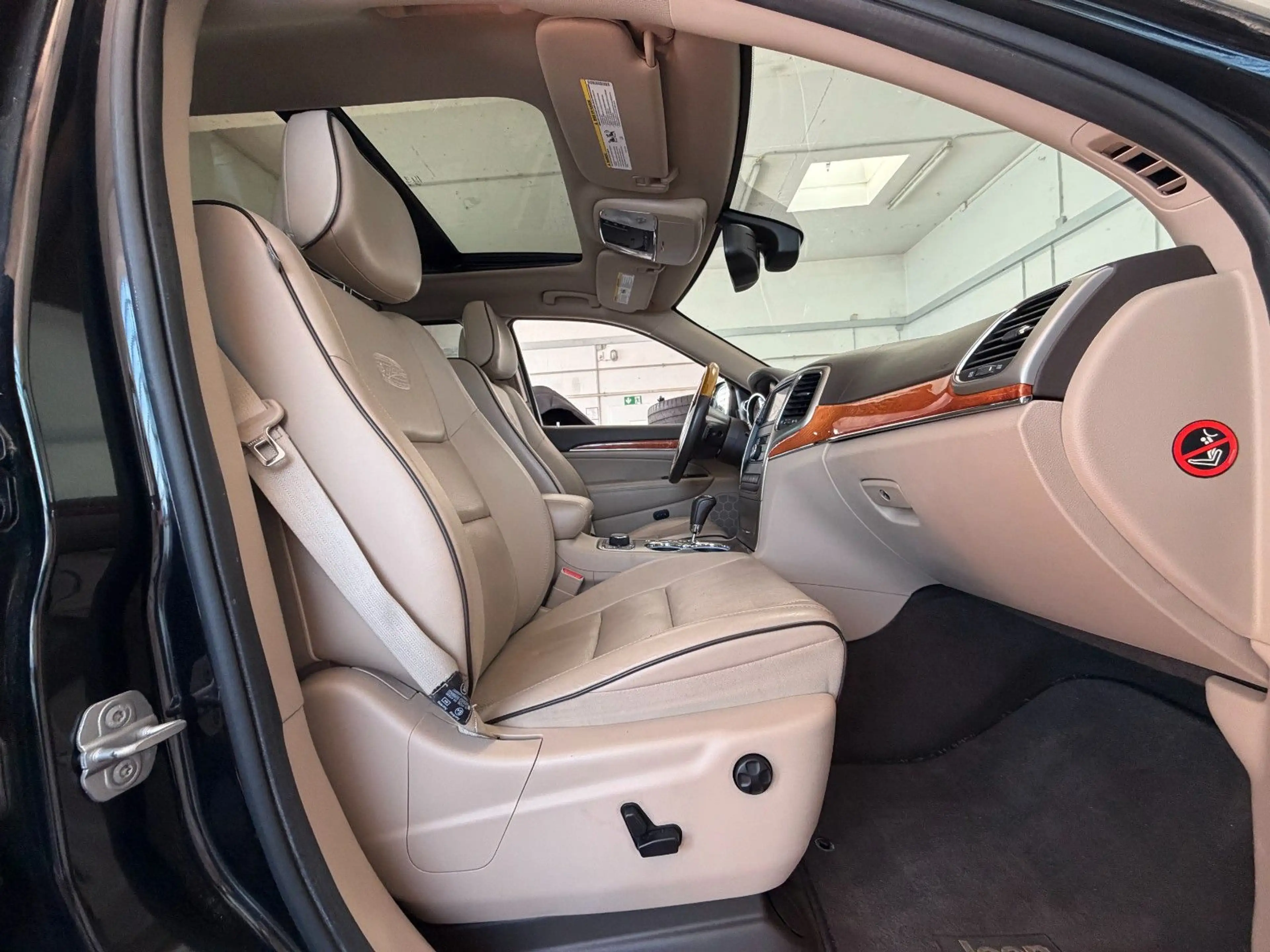 Jeep Grand Cherokee 3.0 CRD Overland *SITZKLIMA*PANO* — photo 12