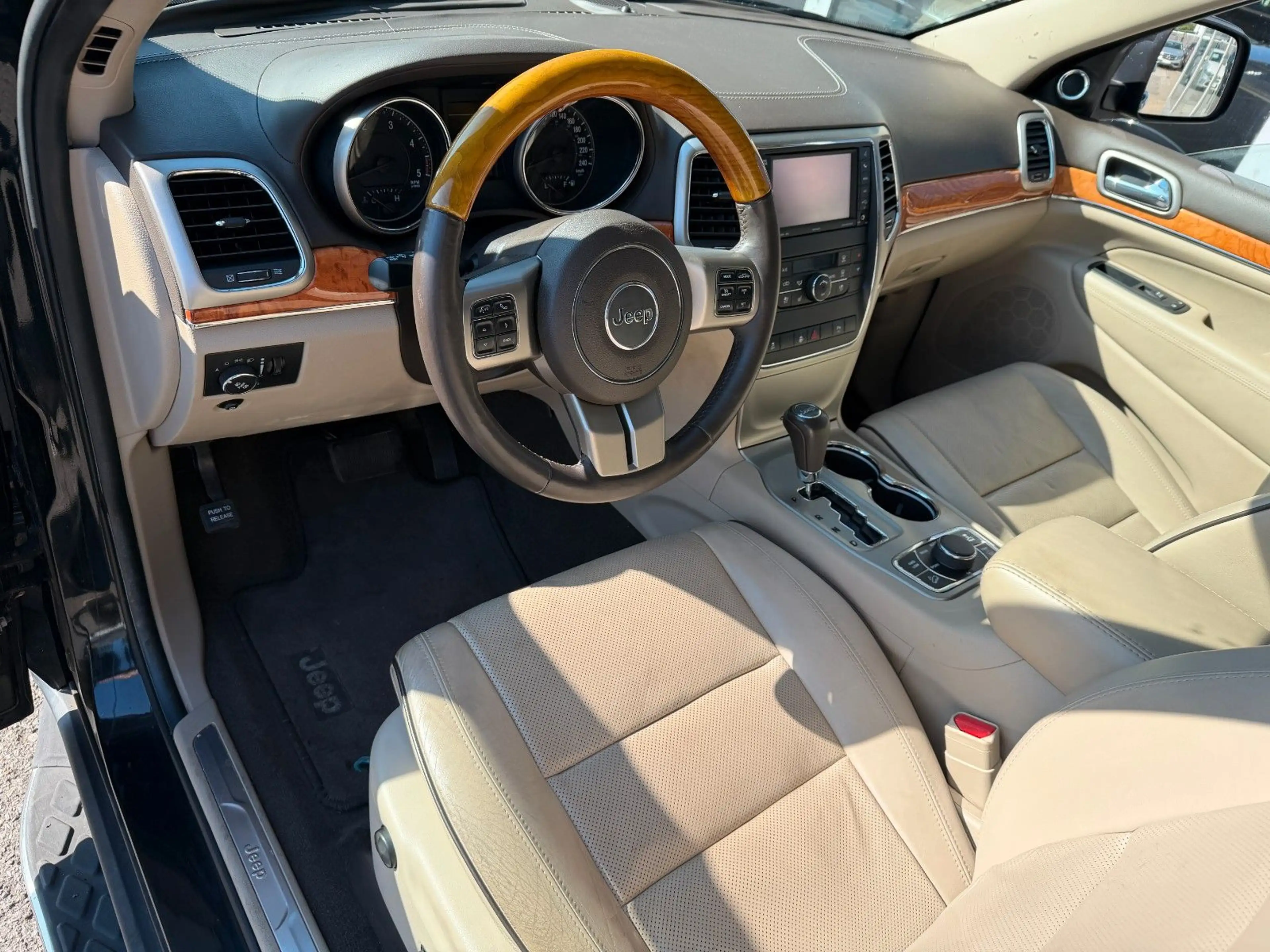 Jeep Grand Cherokee 3.0 CRD Overland *SITZKLIMA*PANO* — photo 9