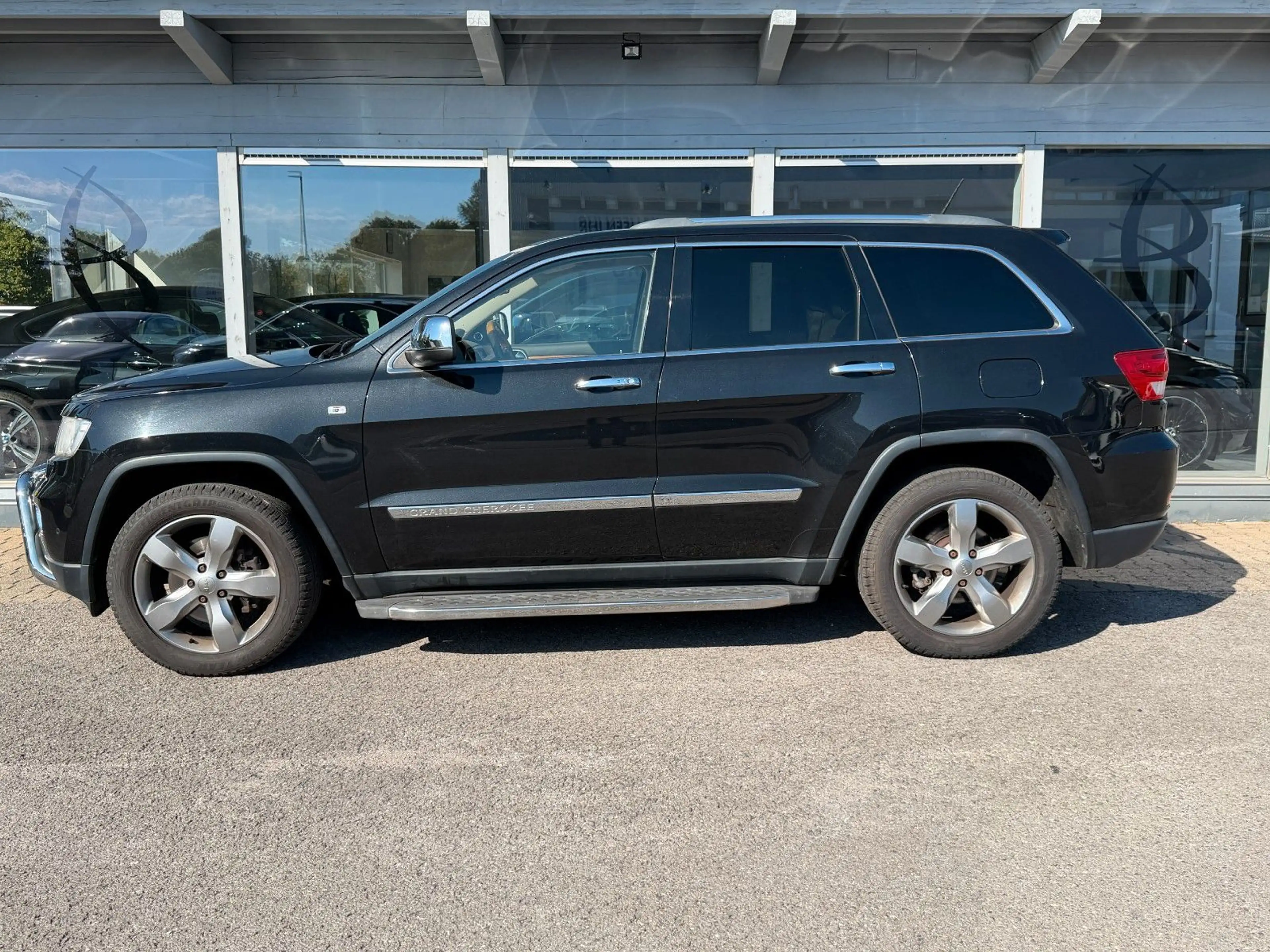 Jeep Grand Cherokee 3.0 CRD Overland *SITZKLIMA*PANO* — photo 2