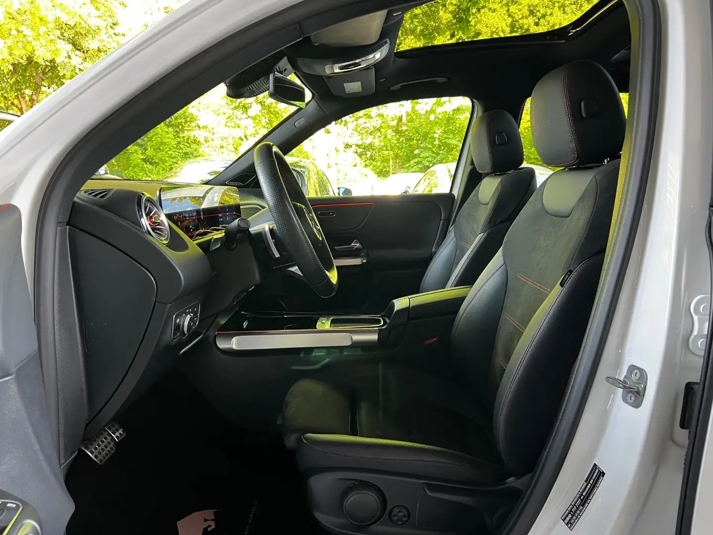 Mercedes-Benz GLB 220 d 4Matic AMG/PANO/BURM/STHZ/360°/7SITZER Weiß - 2