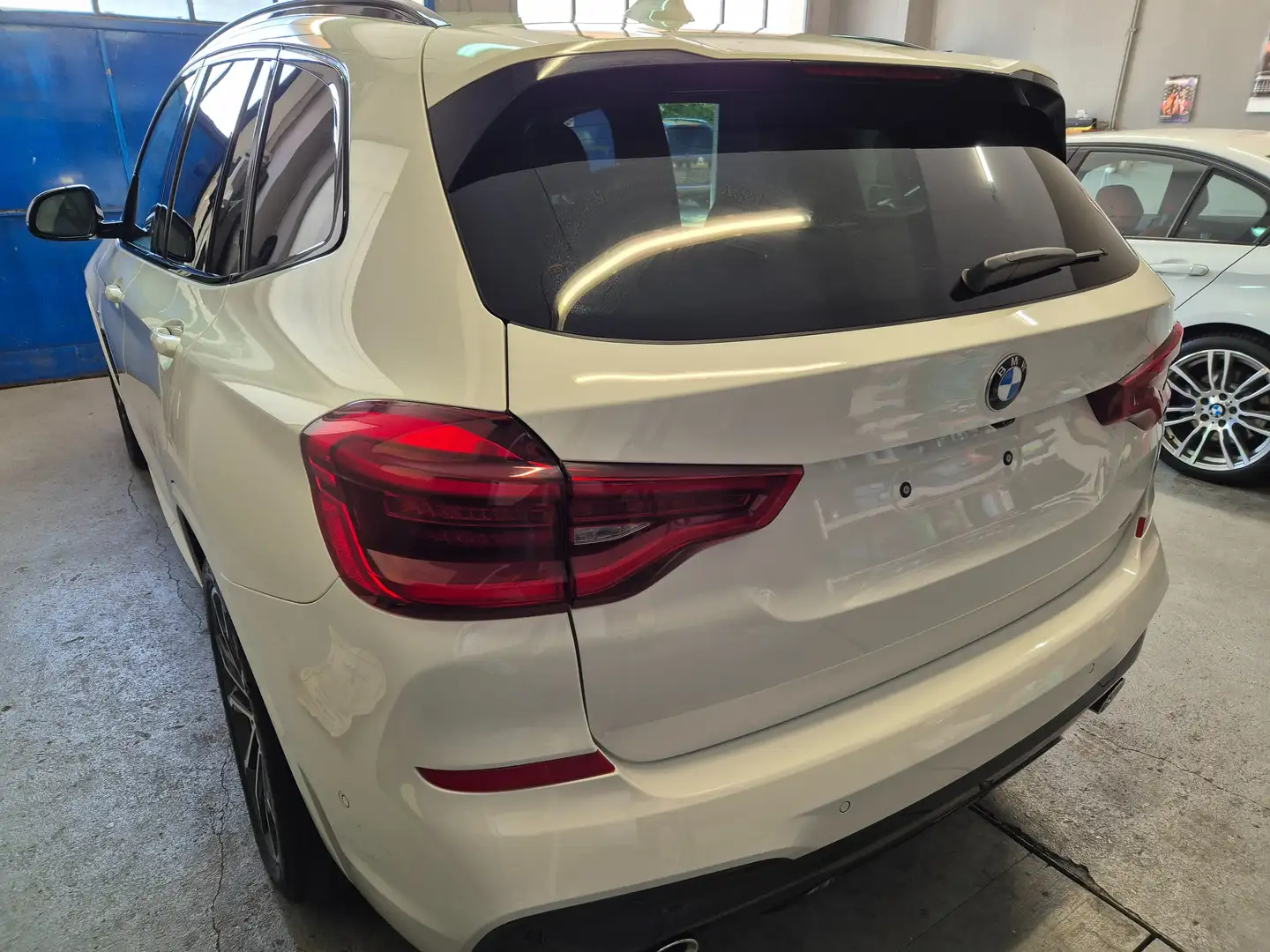 BMW X3 xDrive 20 d M Sport Wit - 2