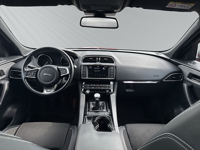 Jaguar F-Pace 20d AWD R-Sport — photo 11