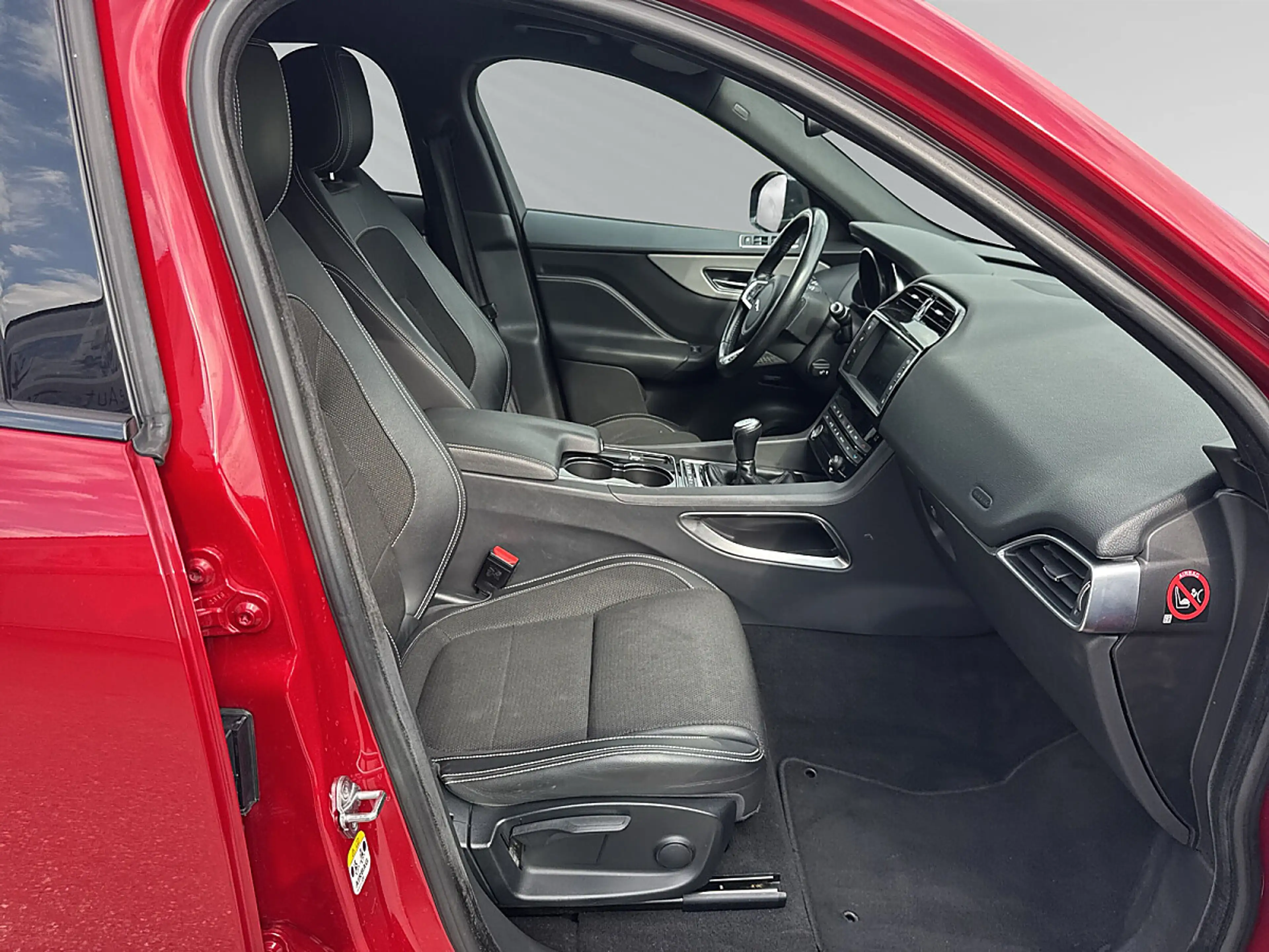 Jaguar F-Pace 20d AWD R-Sport — photo 10