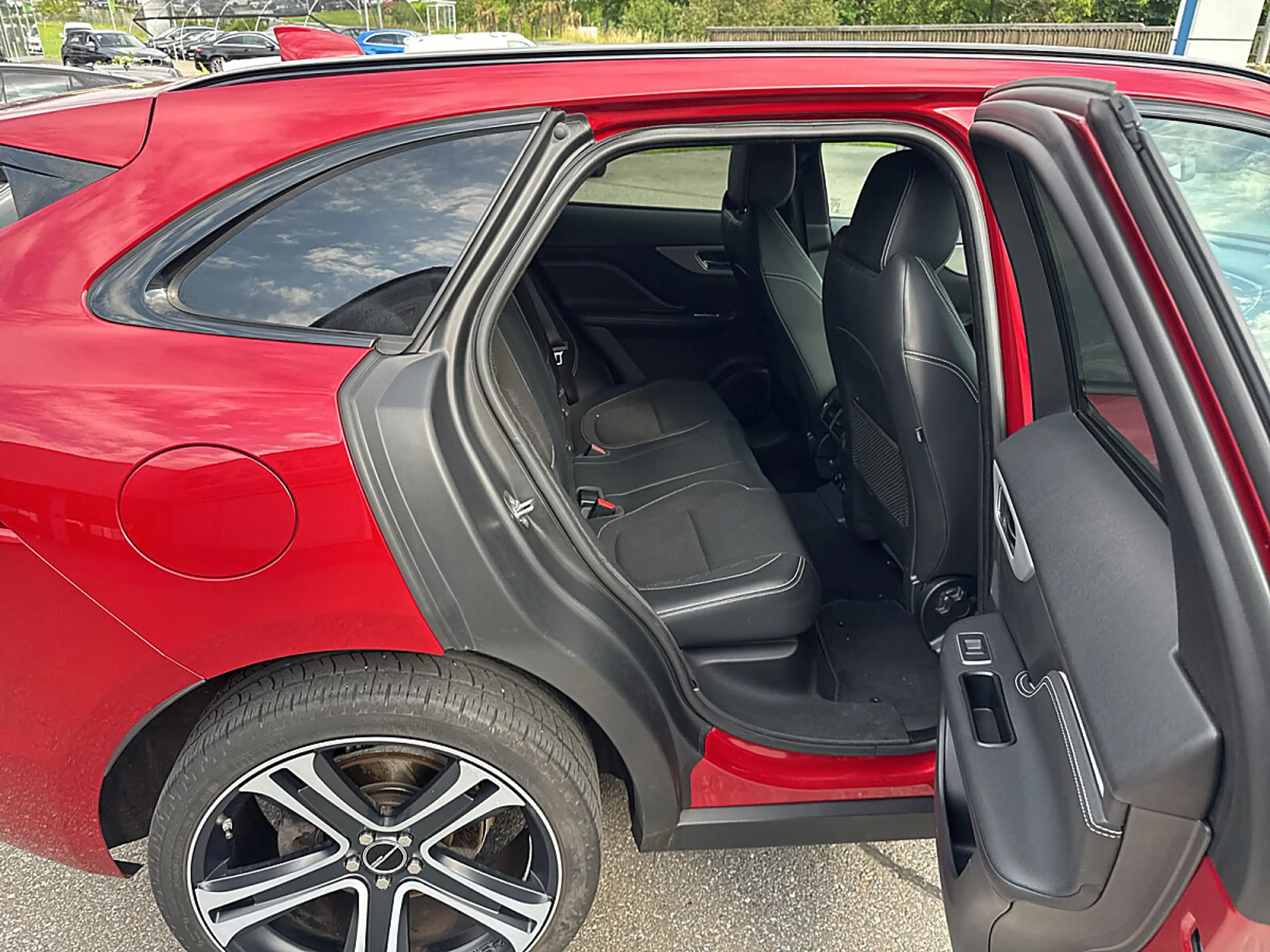 Jaguar F-Pace 20d AWD R-Sport — photo 12