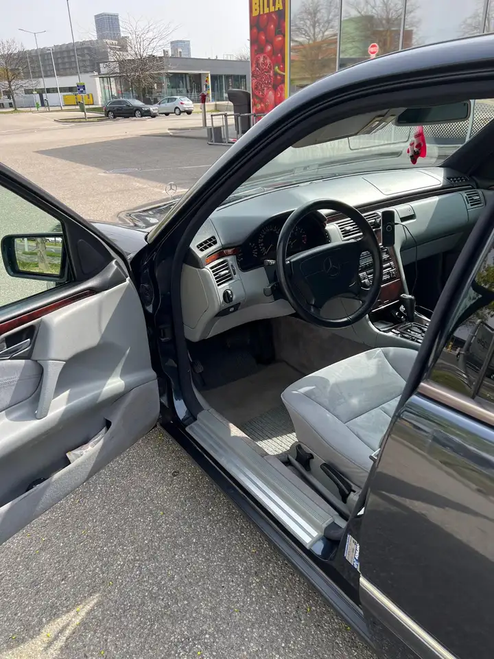 Mercedes-Benz E 280 Elegance Aut., foto 8