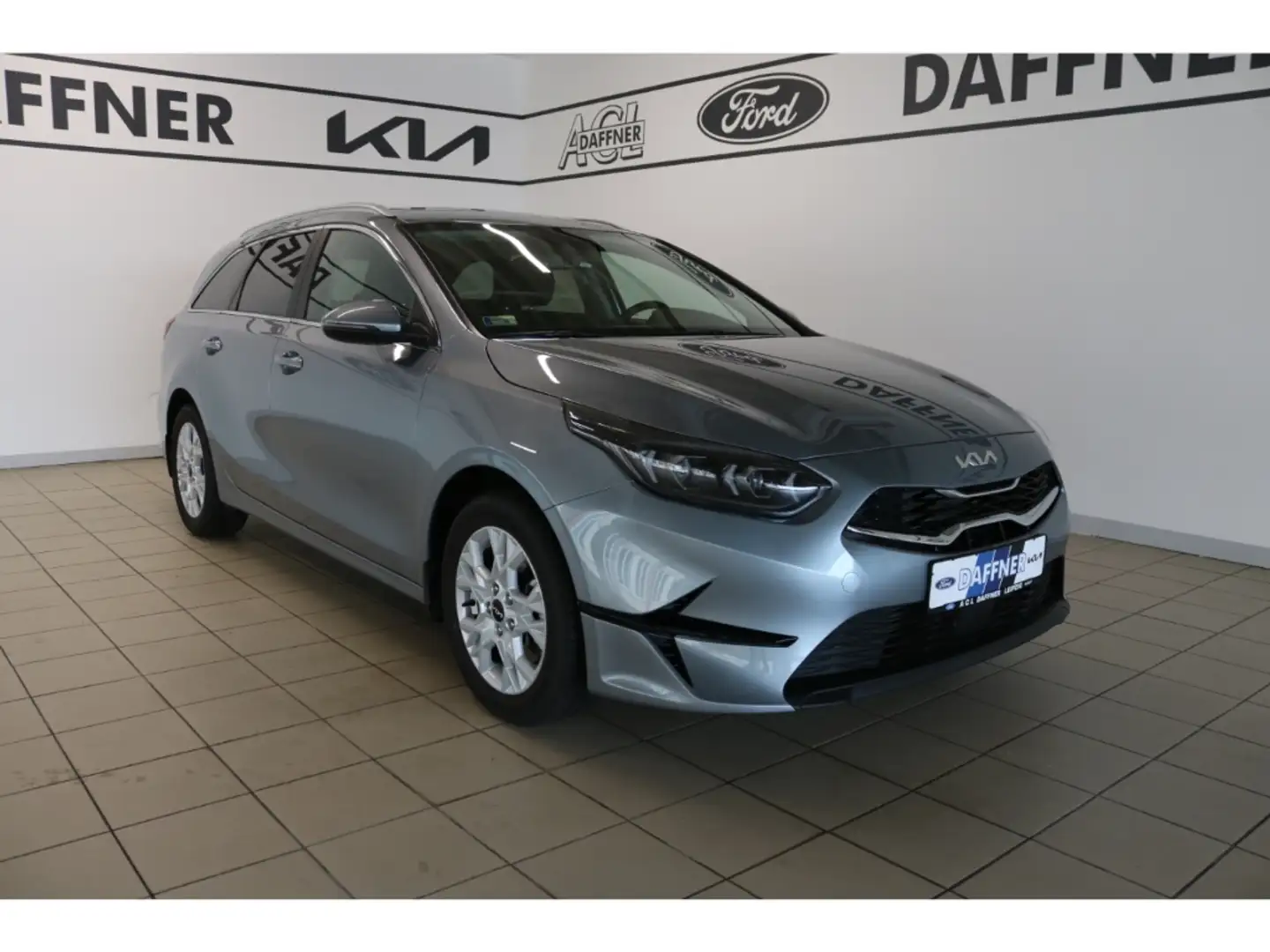 Kia Ceed SW / cee'd SW 1.5 T-GDI Komfort Lane ASS  Kamera DAB Plateado - 1