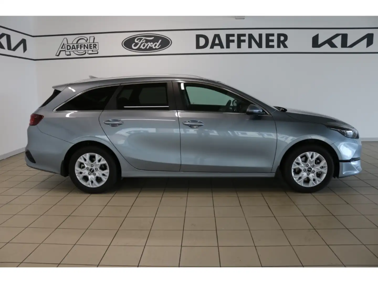 Kia Ceed SW / cee'd SW 1.5 T-GDI Komfort Lane ASS  Kamera DAB Plateado - 2