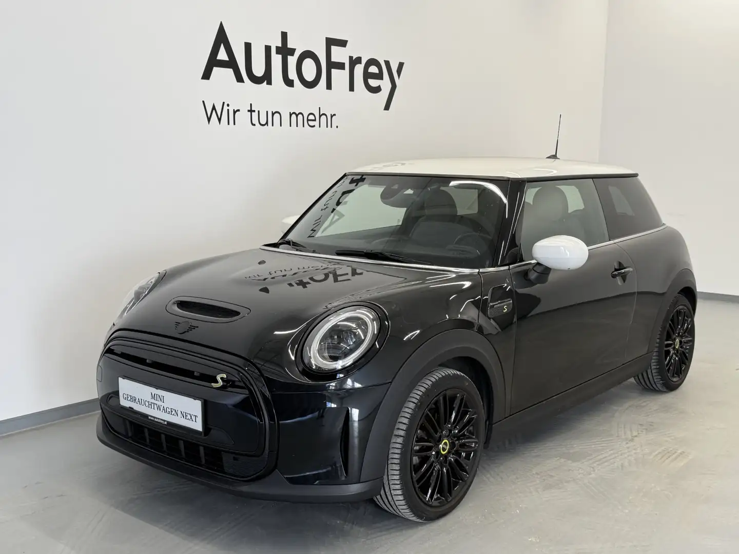MINI Cooper SE Schwarz - 1