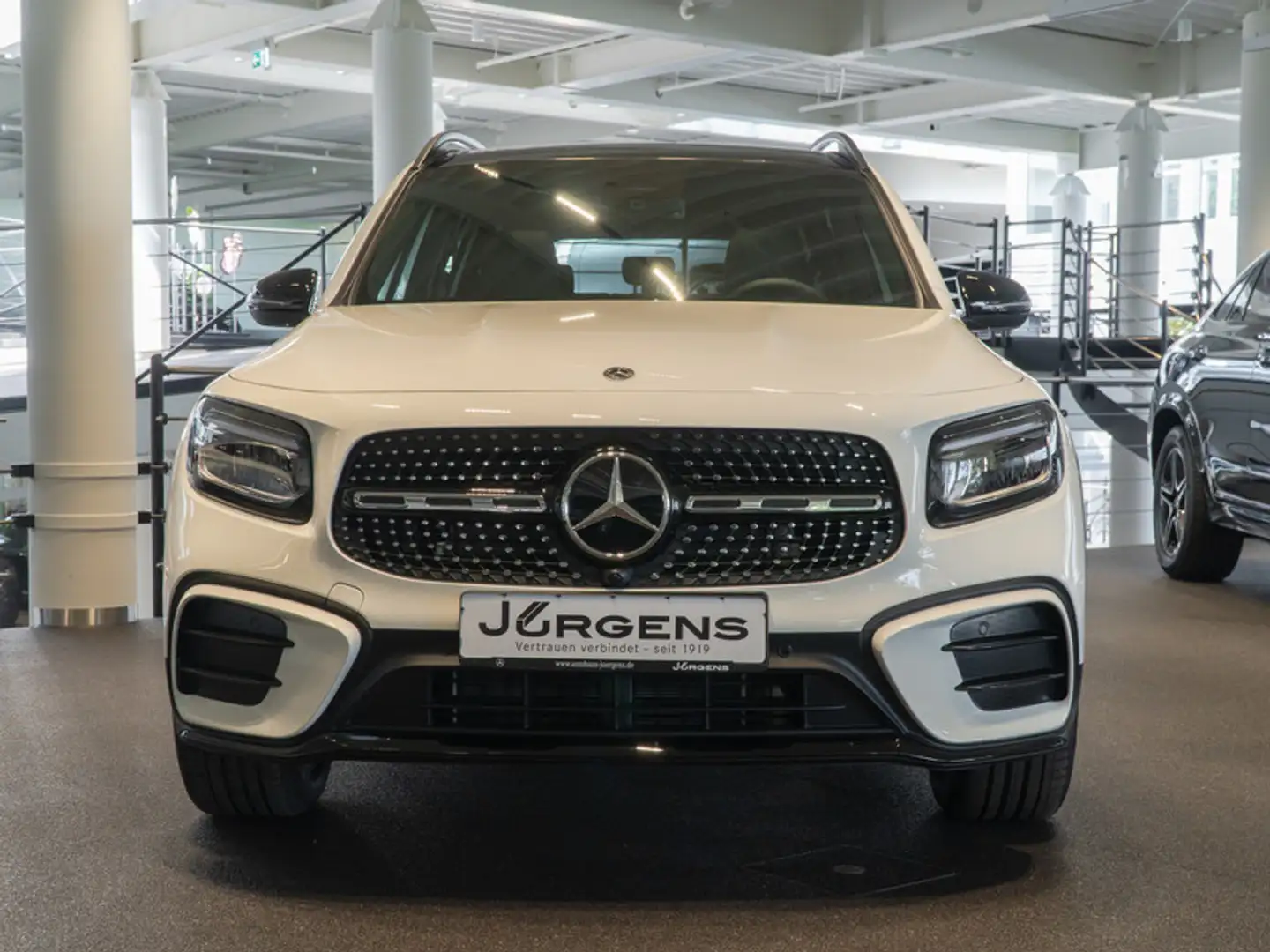 Mercedes-Benz GLB 200 AMG-Sport/LED/Cam/Pano/AHK/Night/Distr Білий - 2