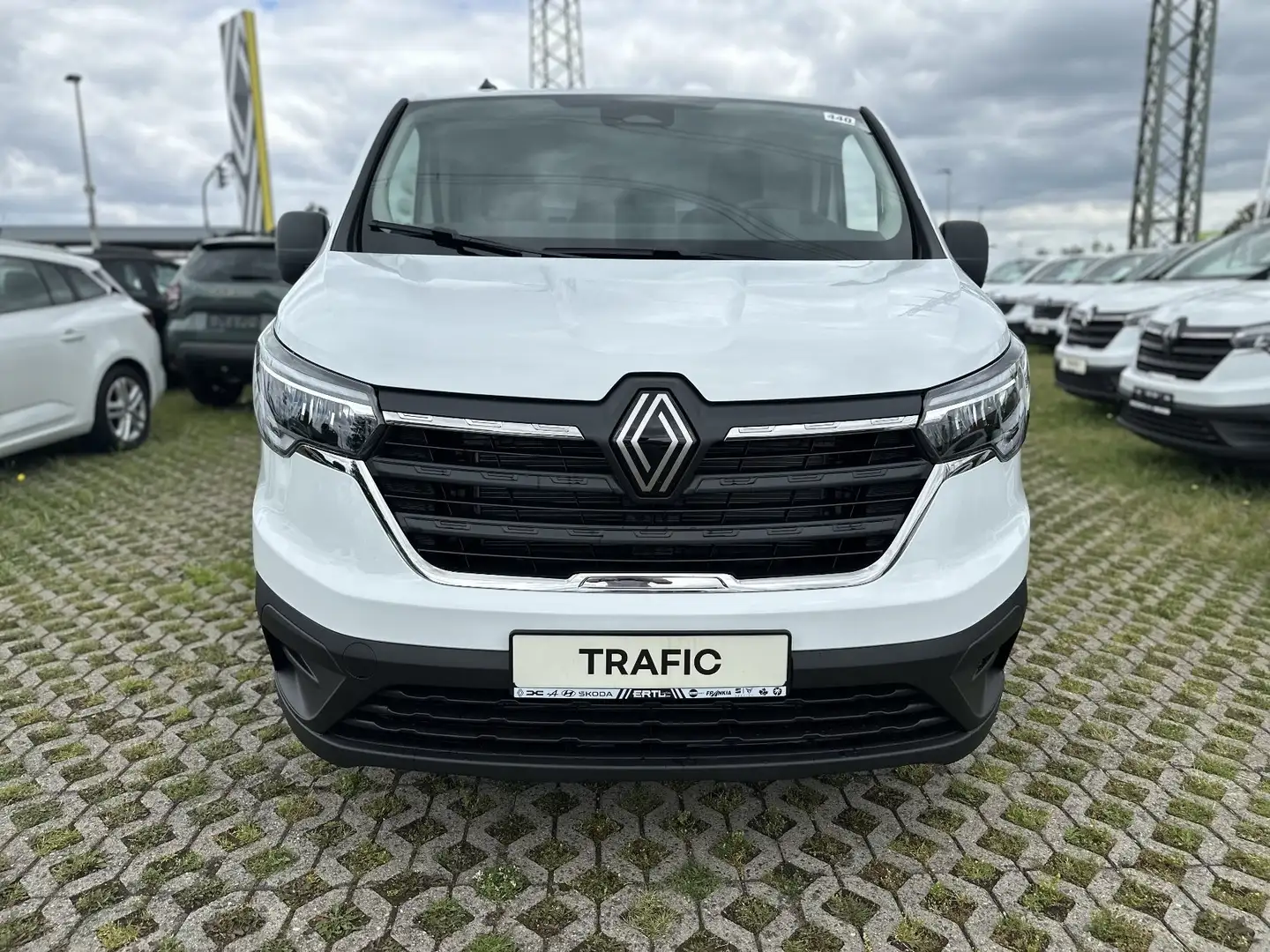 Renault Trafic Komfort L2H1 3,1t dCi 150 PS Wit - 2