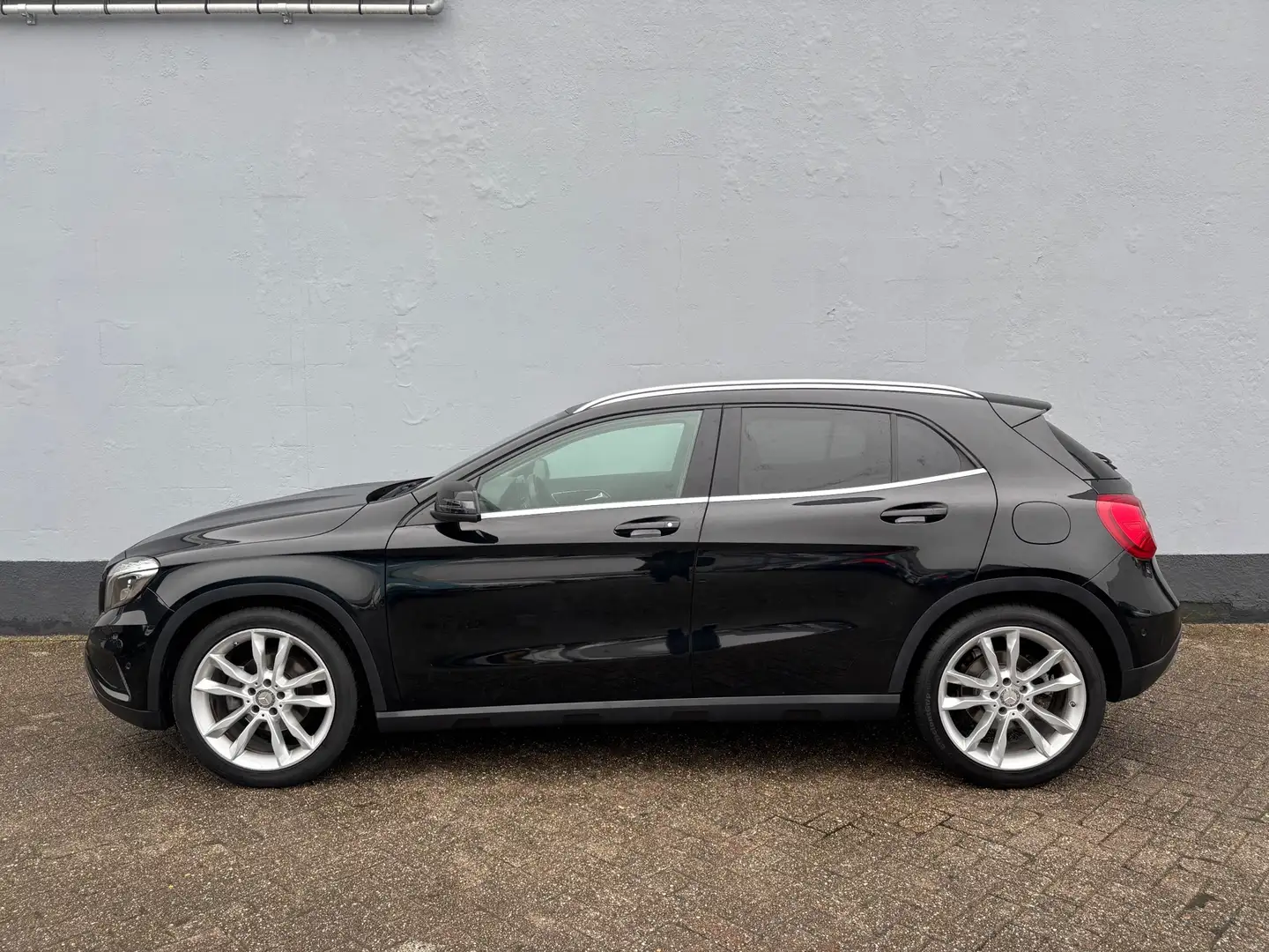 Mercedes-Benz GLA 200 Edition 1 - Panorama Dak Schwarz - 2