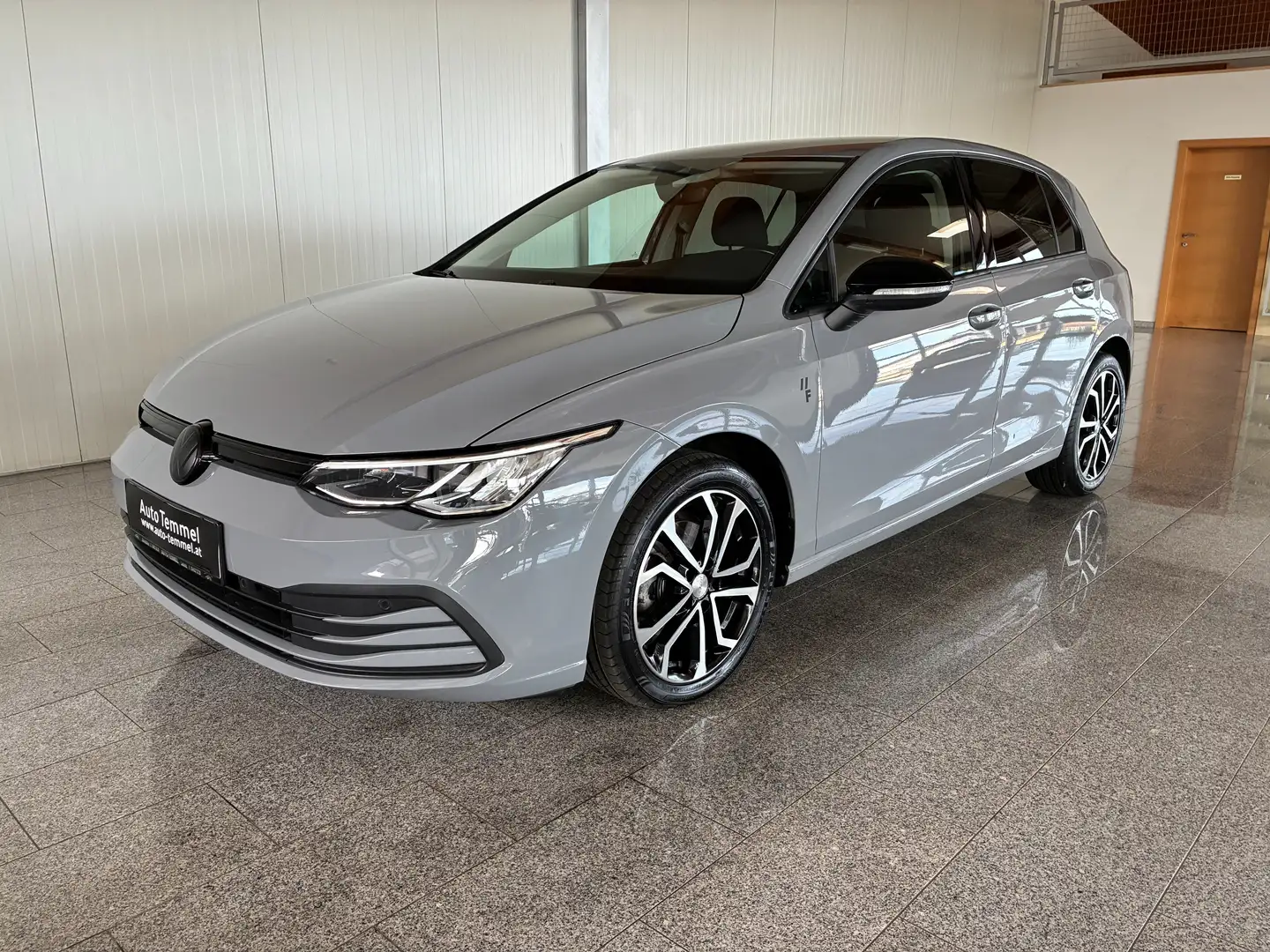Volkswagen Golf Basis Grau - 2