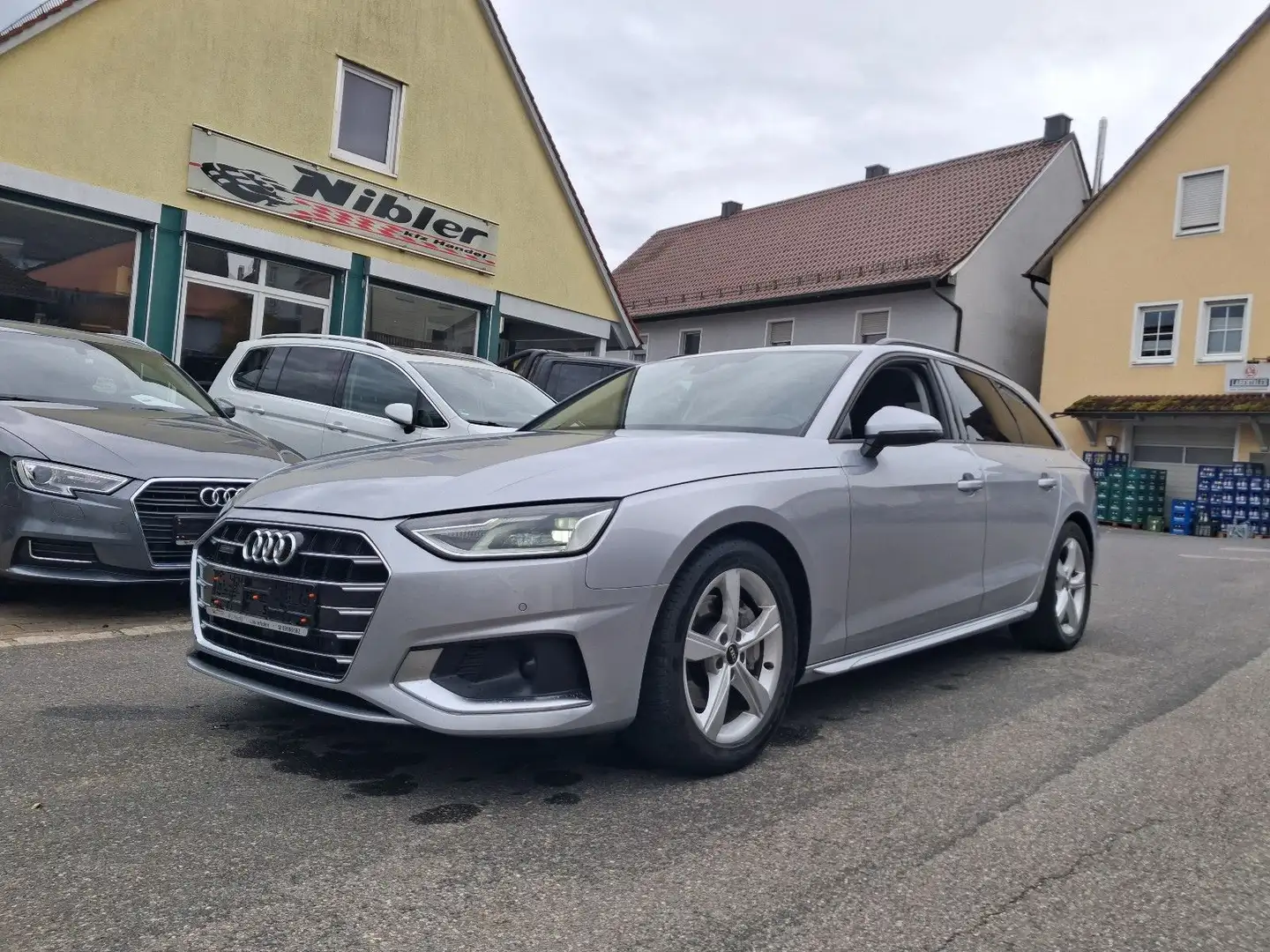 Audi A4 Av. 40 TDI S-tr. qu. 1.HAND+AHK+LED+KAMERA Argent - 1