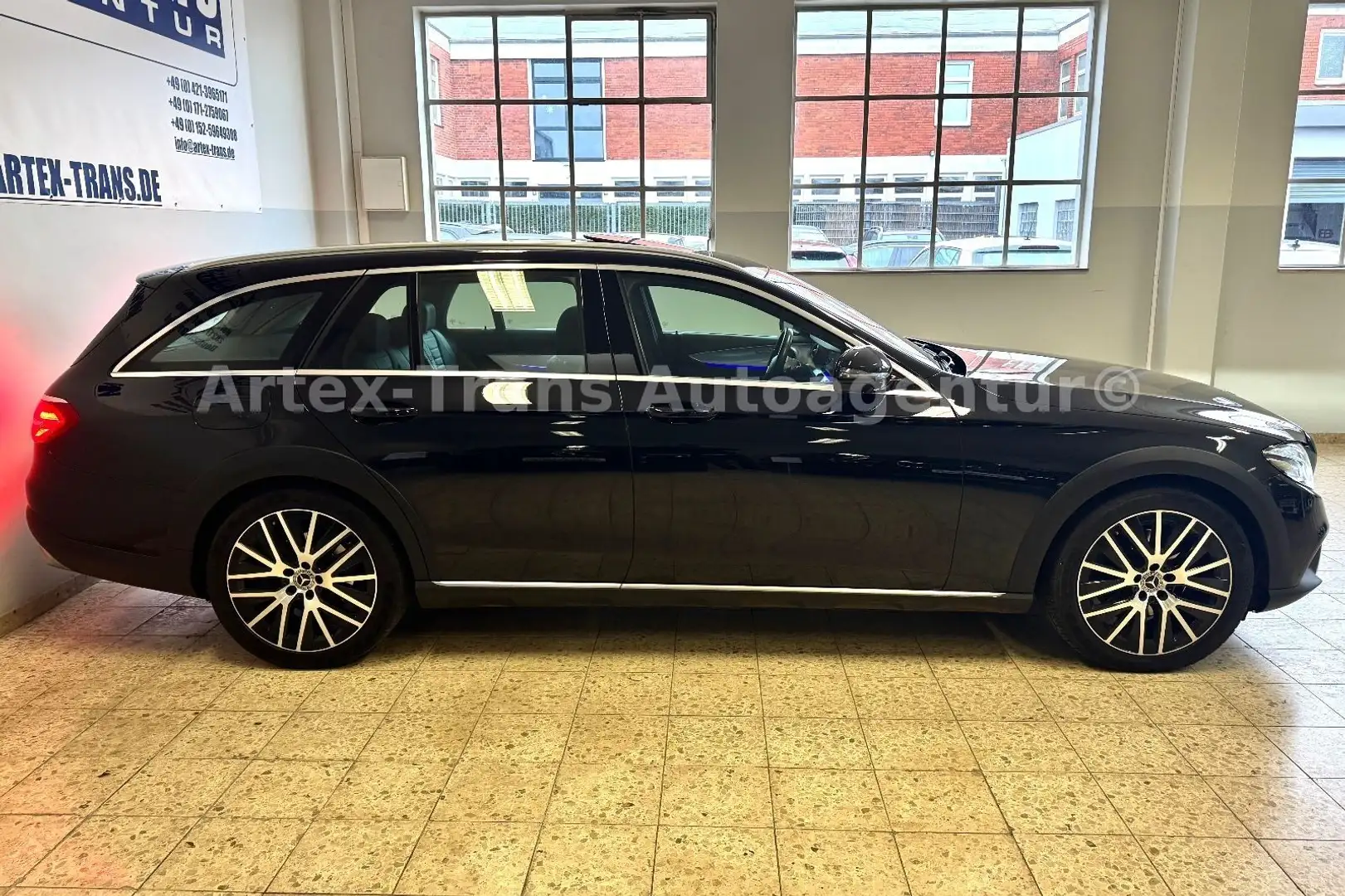 Mercedes-Benz E 220 d 4Matic All-Terrain/360°/AHK/AMBIET/ACC Schwarz - 2