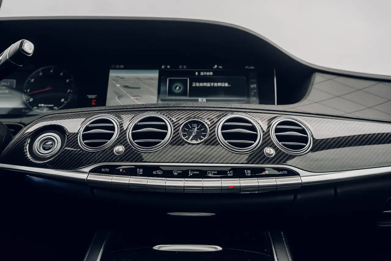 Mercedes-Benz S-Class снимка Mercedes-Benz S-Class