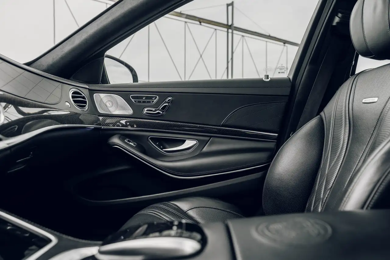 Mercedes-Benz S-Class снимка Mercedes-Benz S-Class