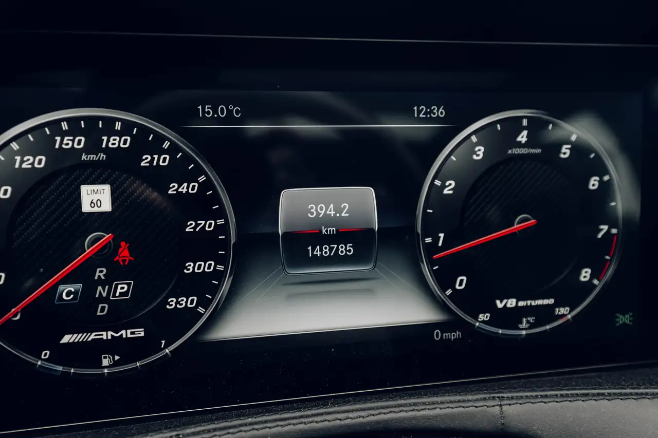 Mercedes-Benz S-Class снимка Mercedes-Benz S-Class