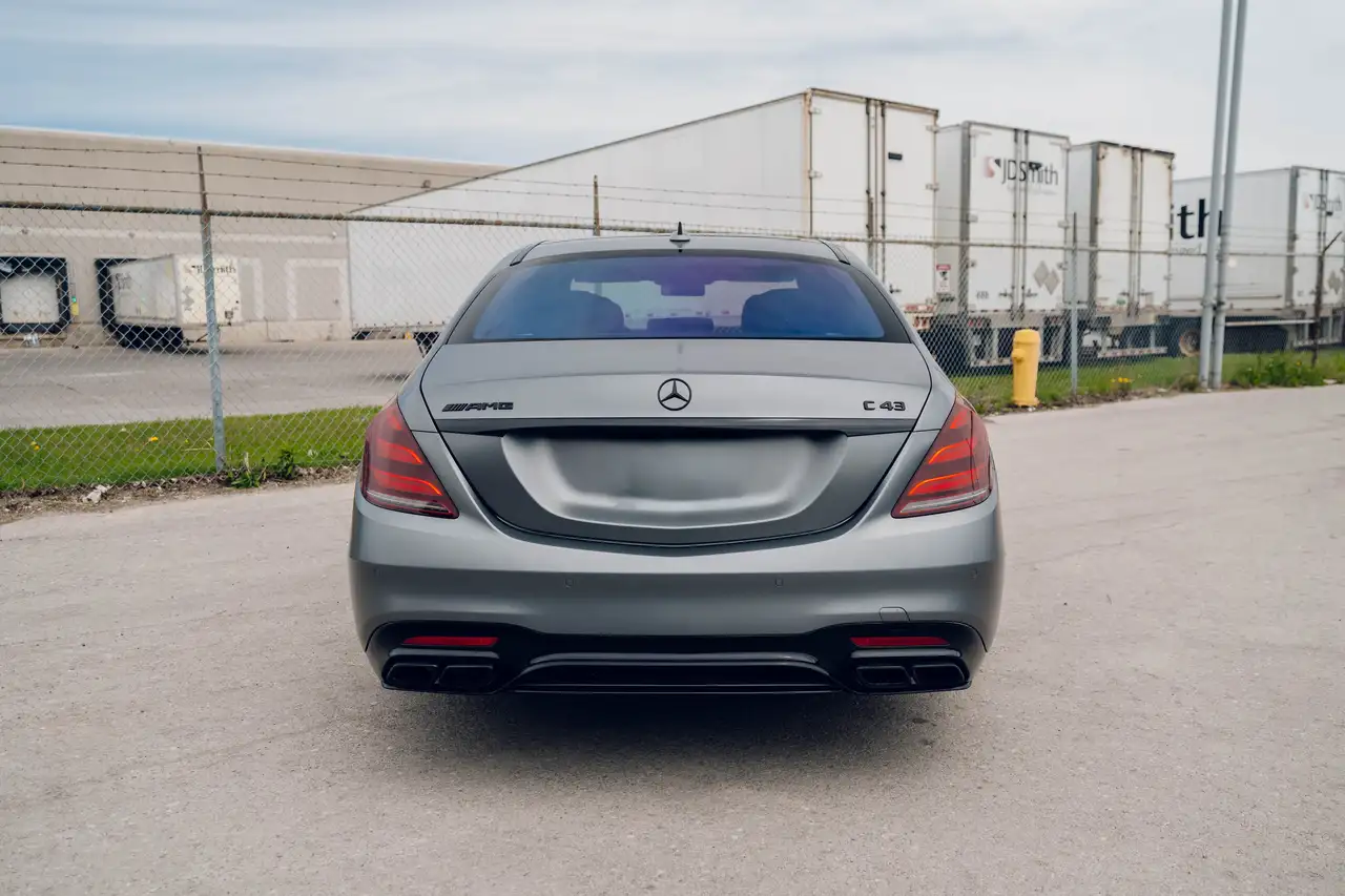 Mercedes-Benz S-Class снимка Mercedes-Benz S-Class