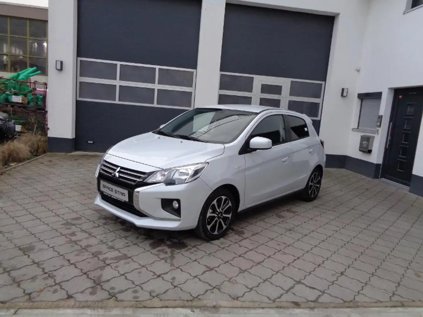 Mitsubishi Space Star Select+ 1.2 MIVEC ClearTec CVT Weiß - 1