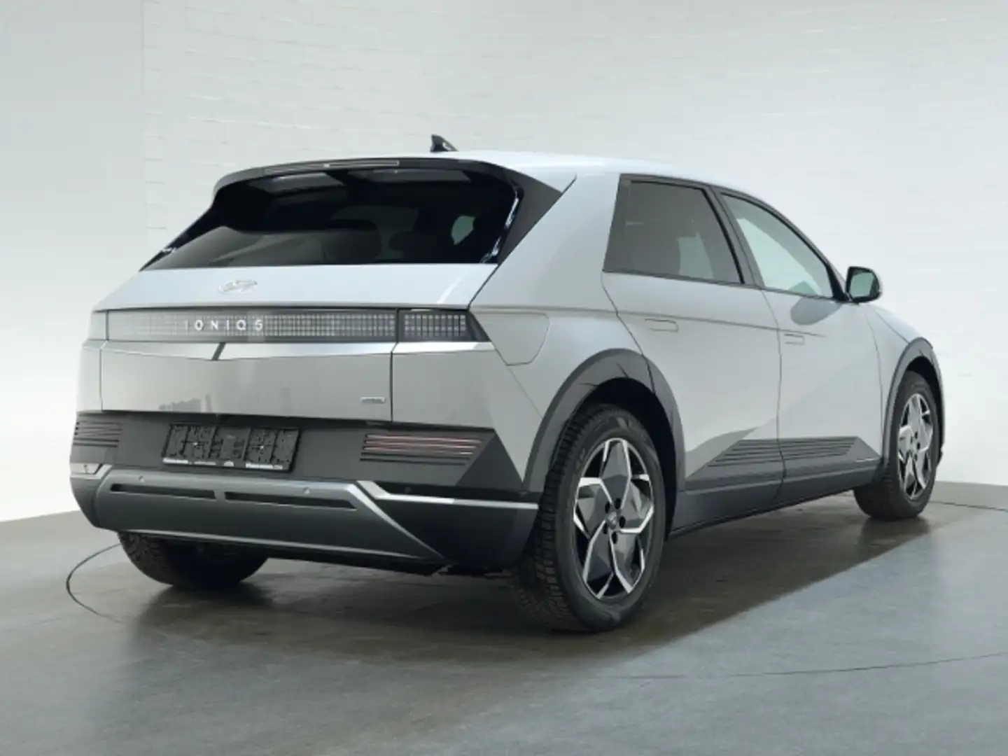 Hyundai IONIQ 5 TECHNIQ 77,4kWh ALLRAD+VOLL-LED+NAVI+WÄRMEPUMPE Šedá - 2