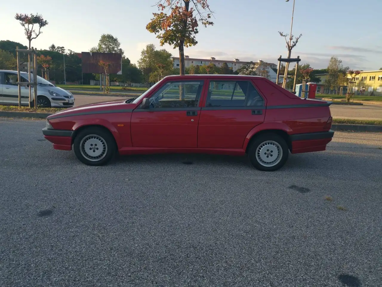 Alfa Romeo 75 2.0i ts, foto 3