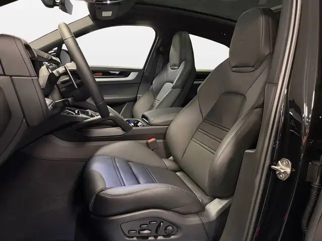 Porsche Cayenne view 15