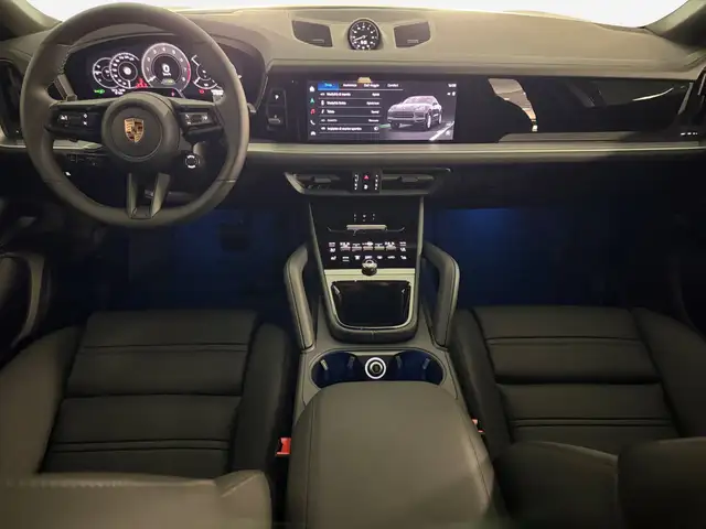 Porsche Cayenne view 11