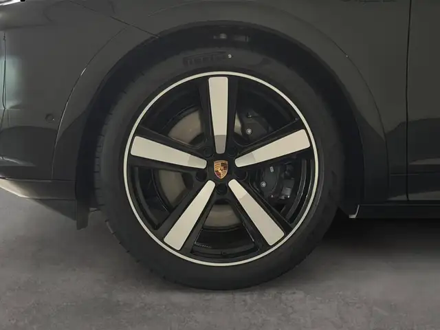 Porsche Cayenne view 9