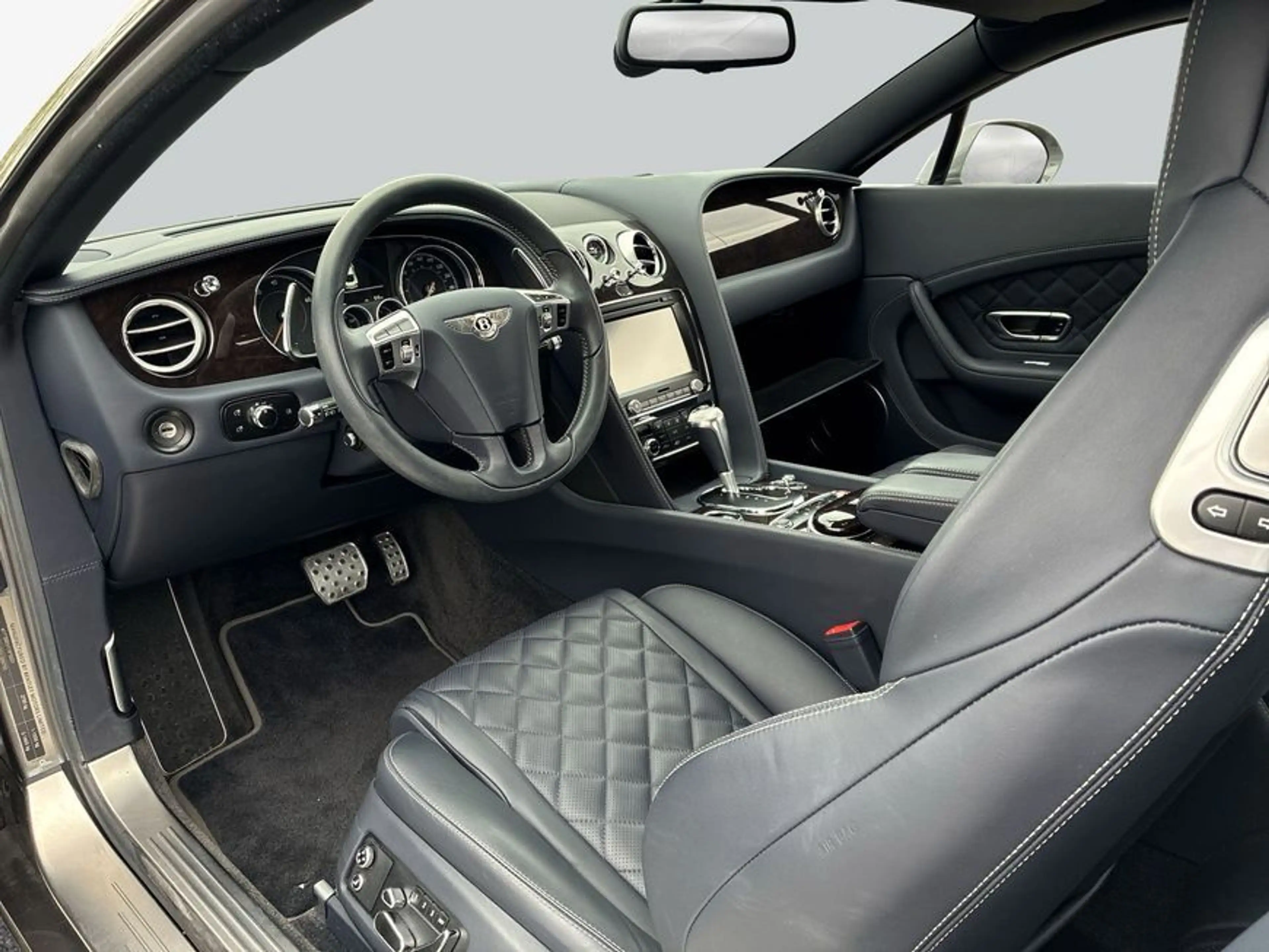 Bentley Continental GT V8 S — photo 12
