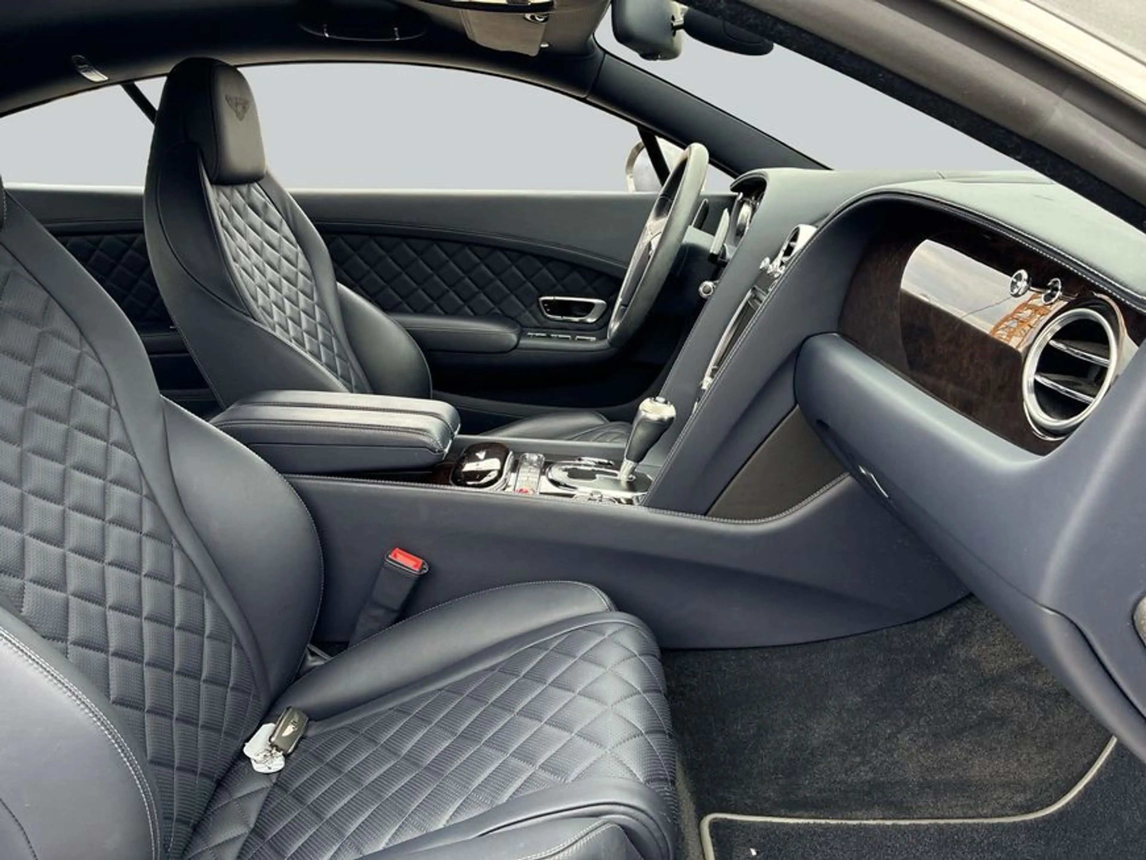 Bentley Continental GT V8 S — photo 15