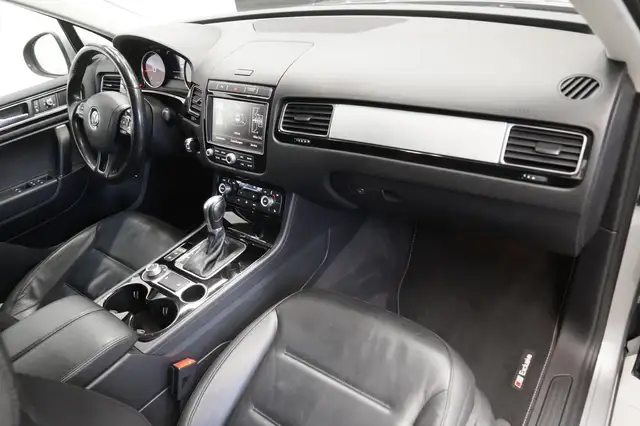 Volkswagen Touareg view 11