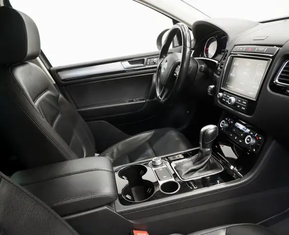 Volkswagen Touareg view 12