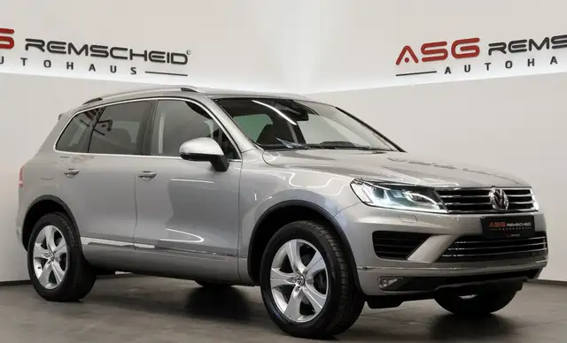 Volkswagen Touareg view 5