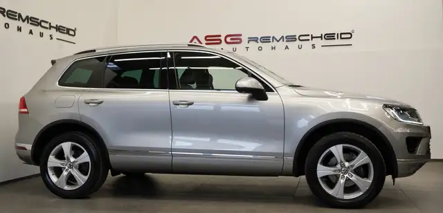 Volkswagen Touareg view 7
