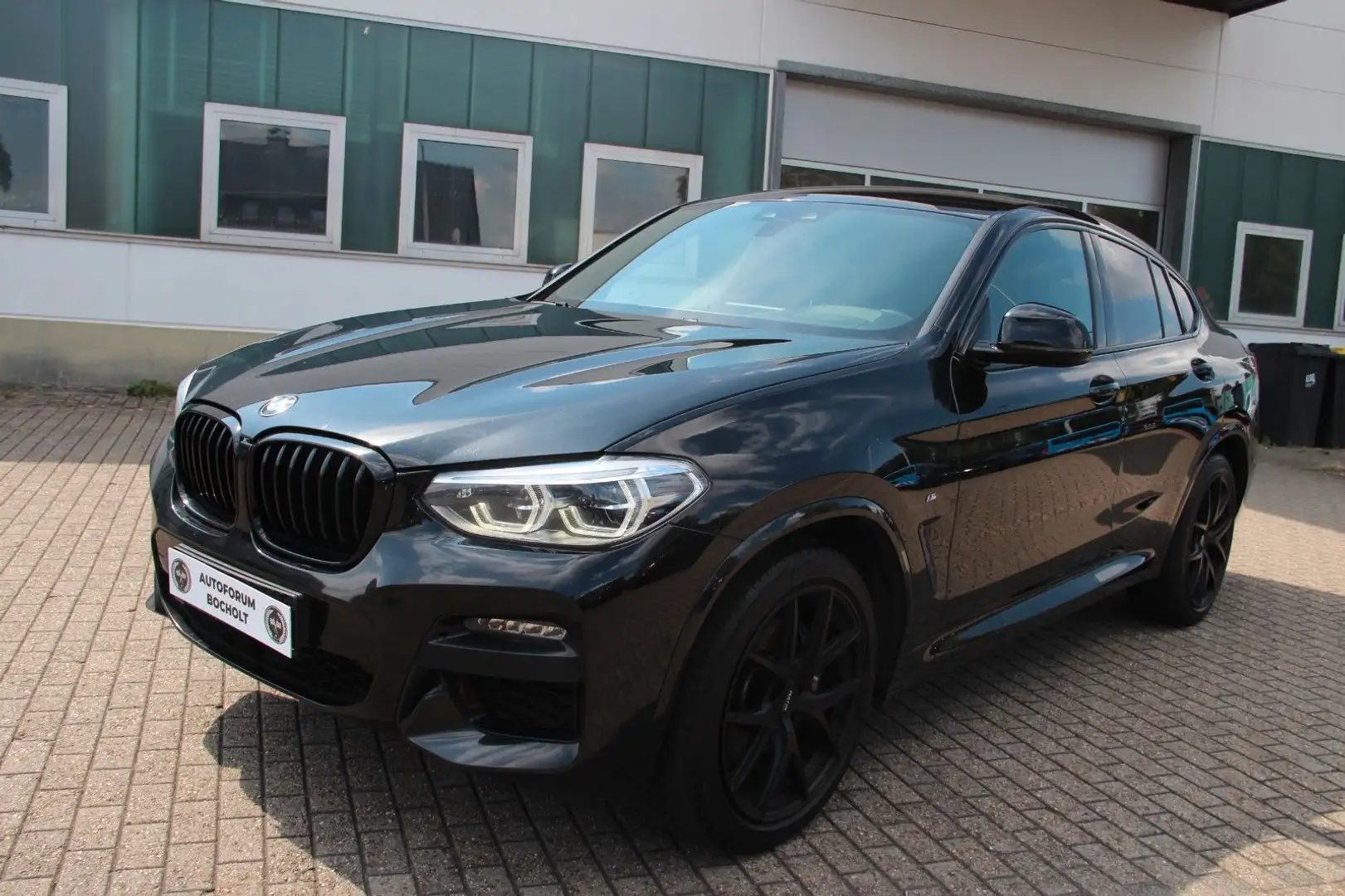 BMW X4 xDrive 30 d M Sport Shadow Live Cockpit, HUD Schwarz - 2