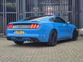 Ford Mustang Fastback 5.0 GT 421PK Blauw - thumbnail 3