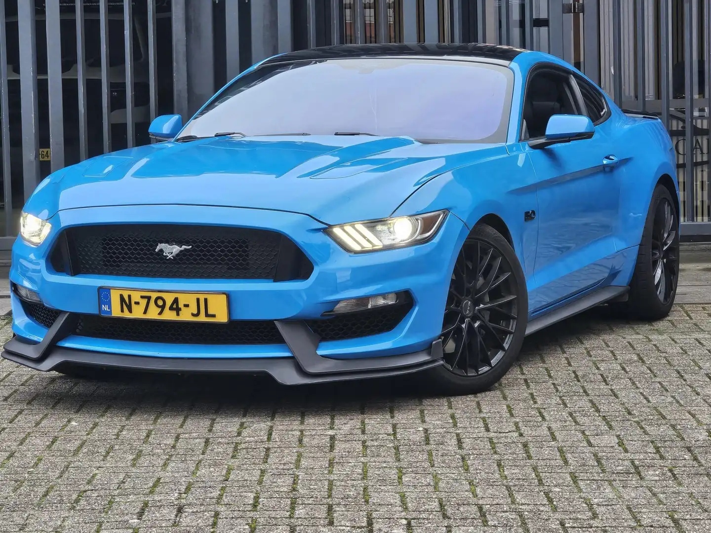 Ford Mustang Fastback 5.0 GT 421PK Bleu - 1