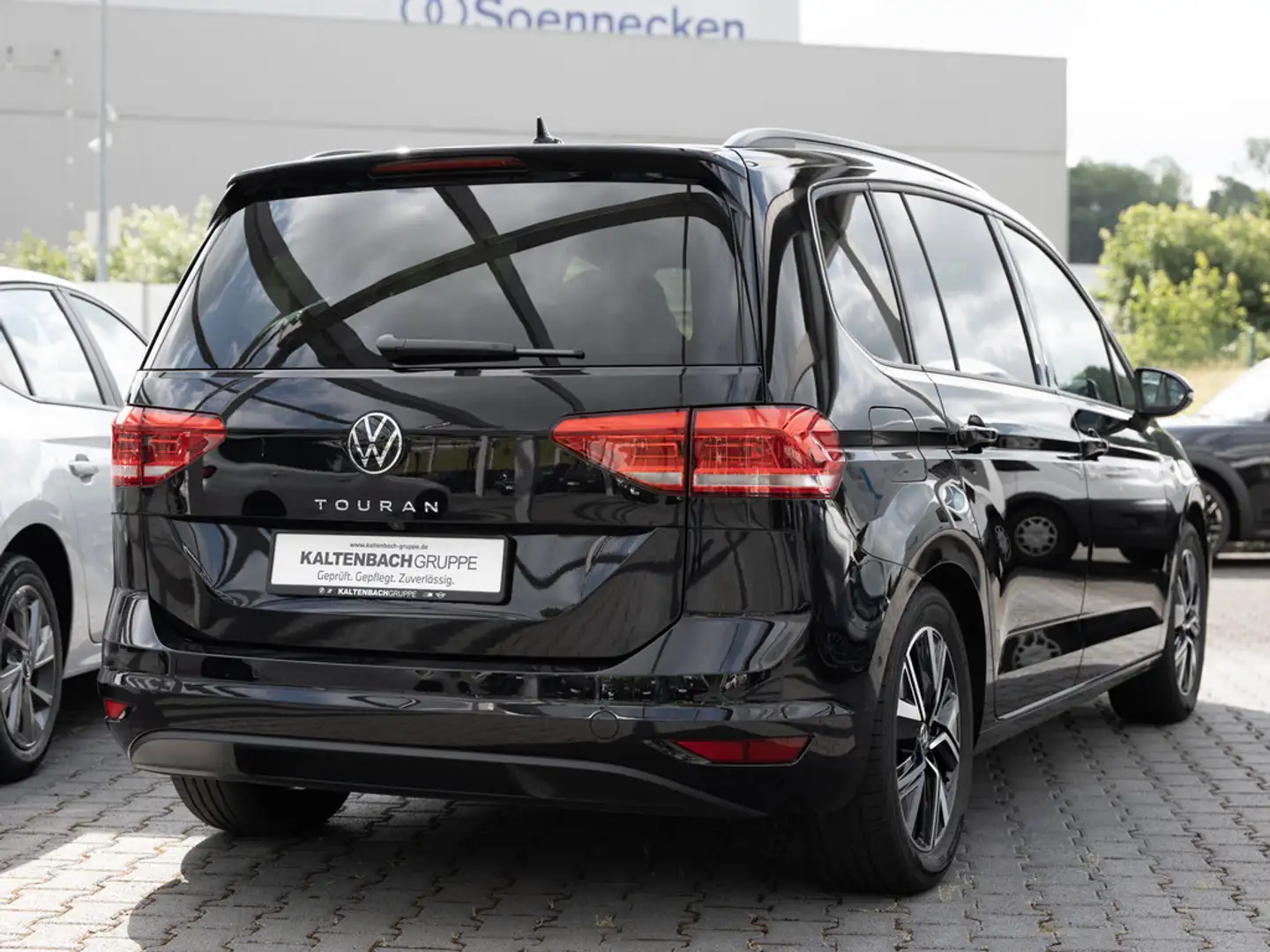 Volkswagen Touran 1.5 TSI Comfortline AHK STANDHZ ACC Schwarz - 2