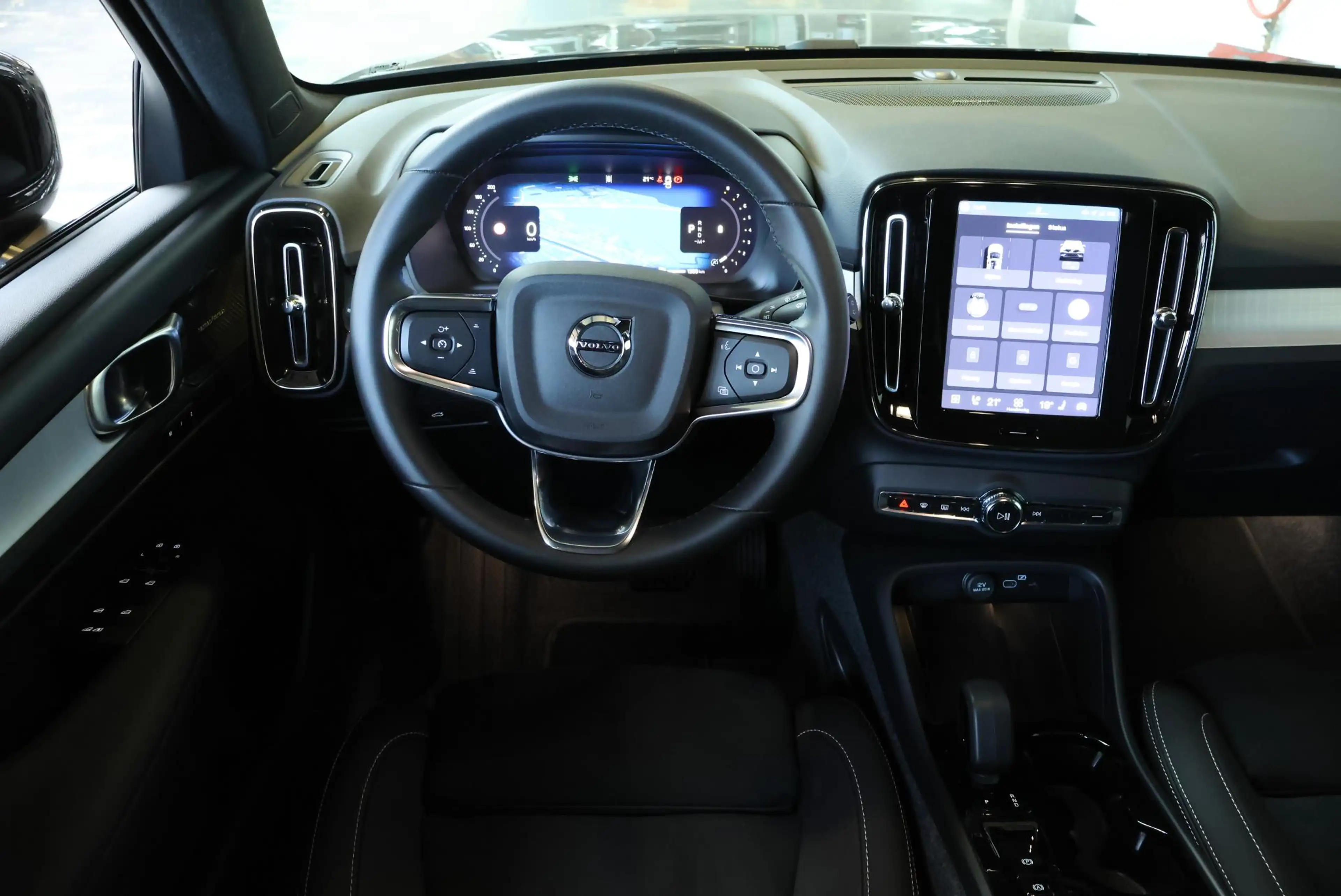 Volvo XC40 B4 Plus Black Edition | Panoramadak |  | Semi-Elec — photo 12