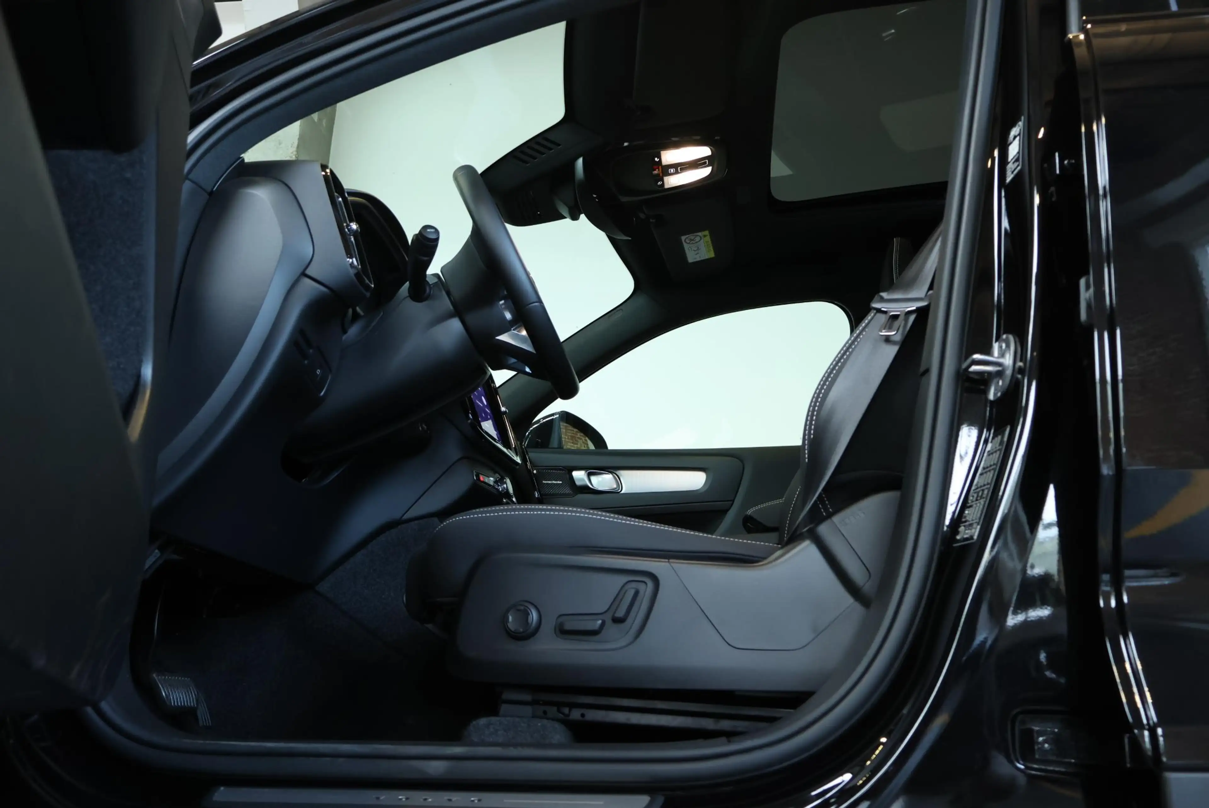 Volvo XC40 B4 Plus Black Edition | Panoramadak |  | Semi-Elec — photo 9